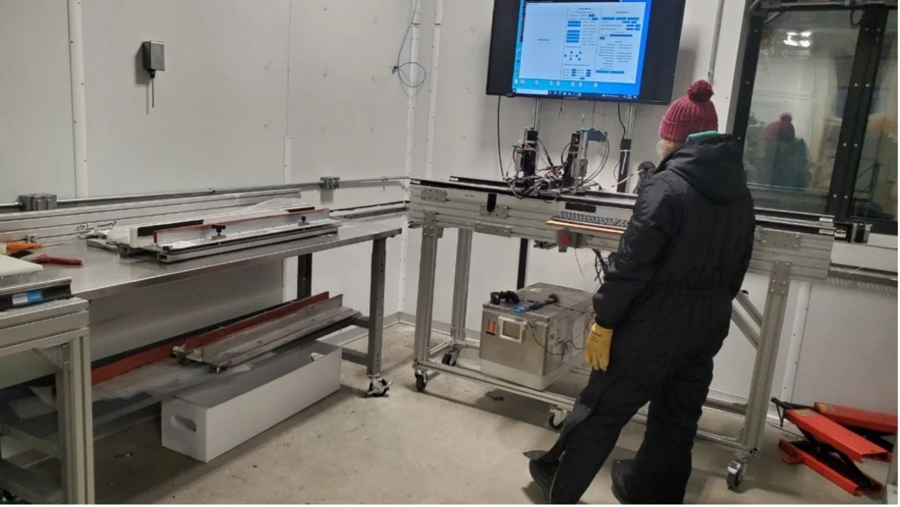  This is an image of the area inside of the freezer 