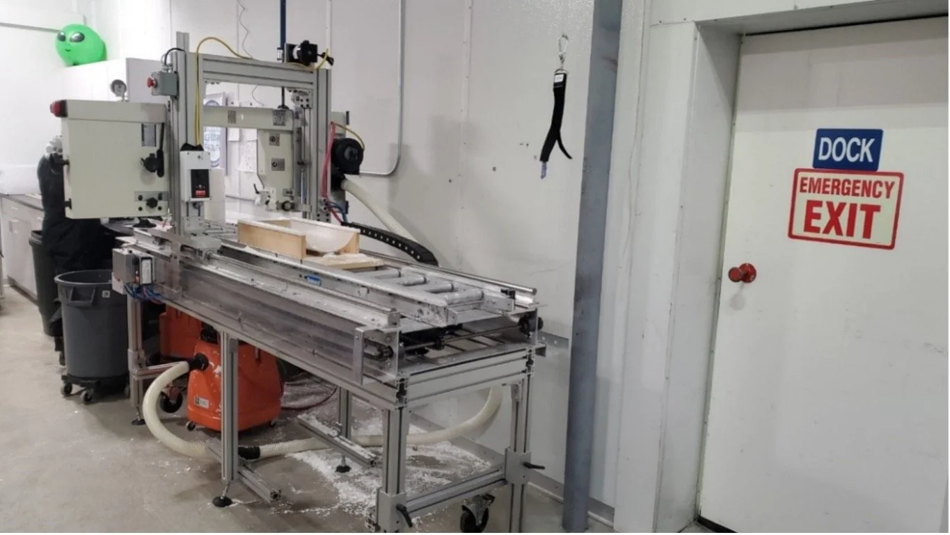  ECM Step 1: Cutting the ice cores horizontally flat. 