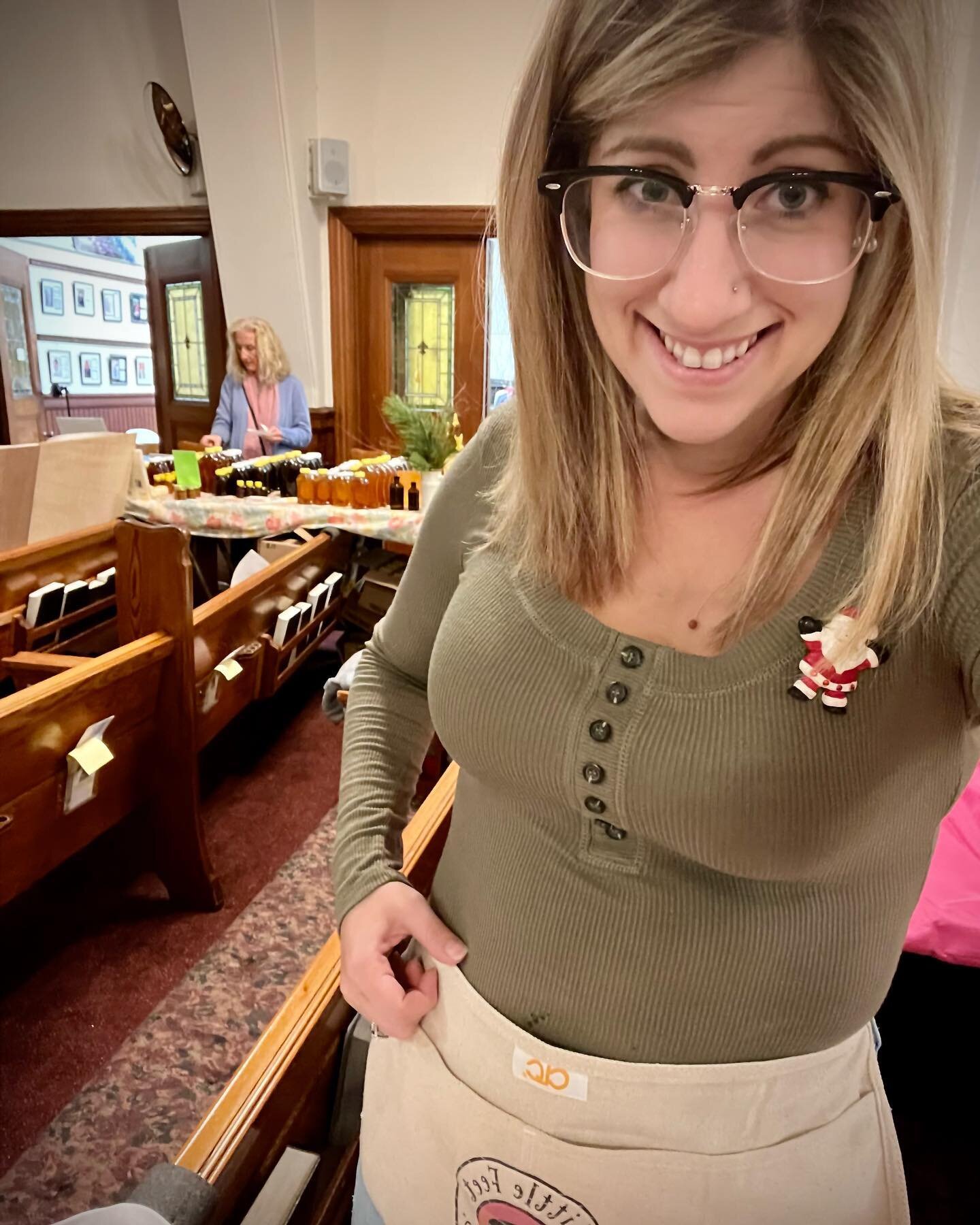 The #maclady herself 😂

Come and keep me company tonight at the North Congregational Church in North Middleboro for 5-8pm there are plenty of tasty treats &amp; festive crafts for everyone on your wish list 🎄❄️

#macarons #dessert #holidays #christ