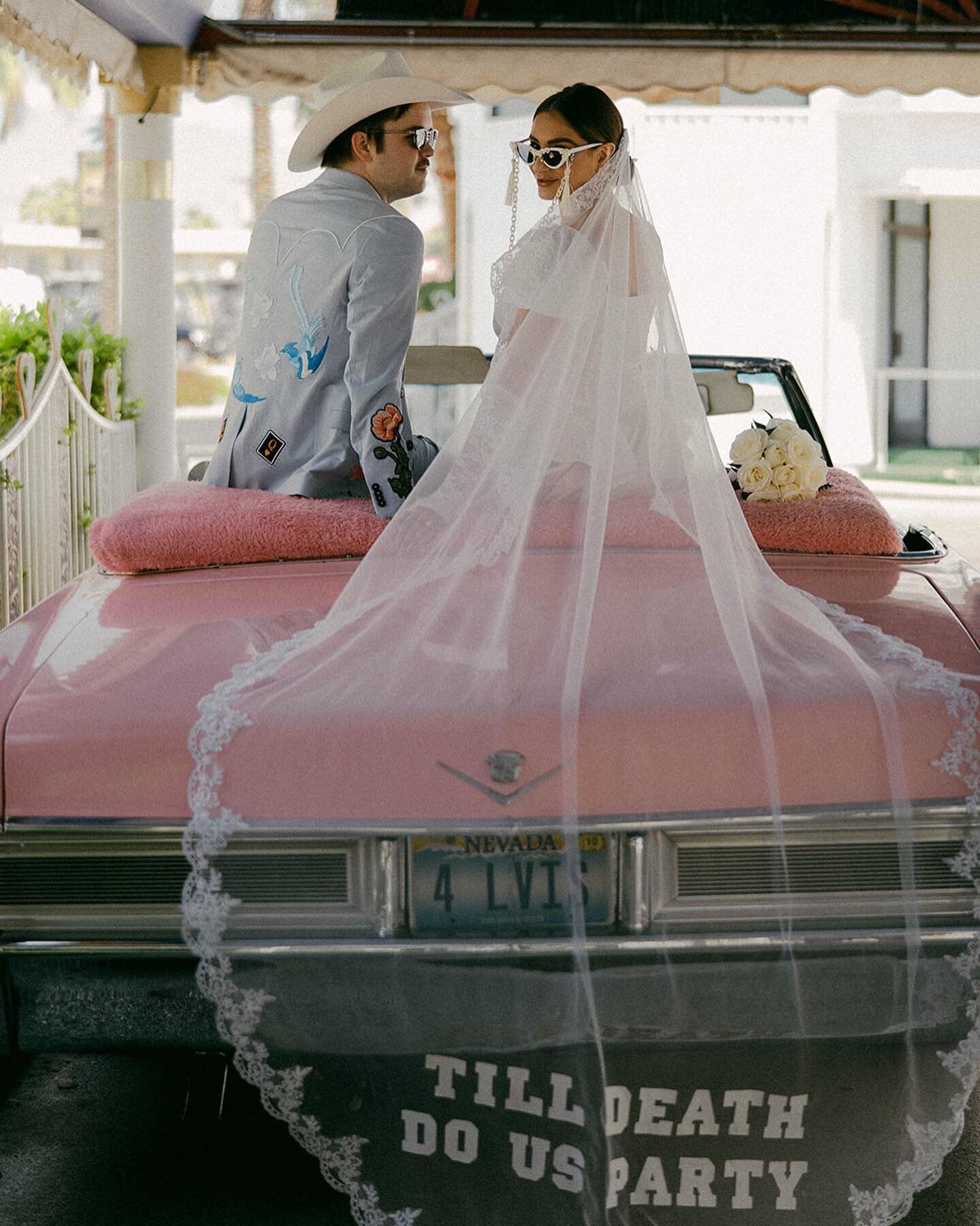 obsessed is def an understatement about these sneak peeks for k + b

#elopement #elopmentphotographer #vegaselopement #vegaselopementphotographer #vegaswedding #vegasweddingphotographer #elopementinspo