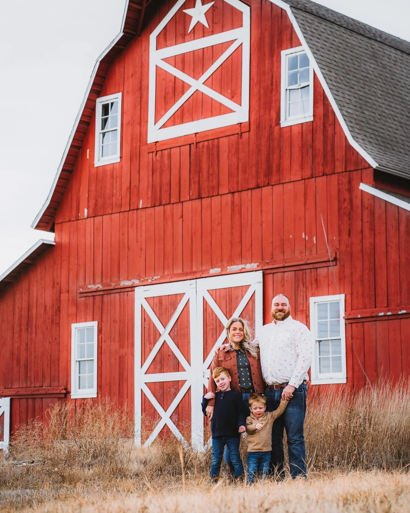 Family photos are always so much fun and filled with all the love 🥰

#family #familytime #portrait #portraitphotography #kansas #lawrenceks #lawrence #familyphotography #familyfirst #christmasphotoshoot #familyphotographer #christmasphoto #familylov