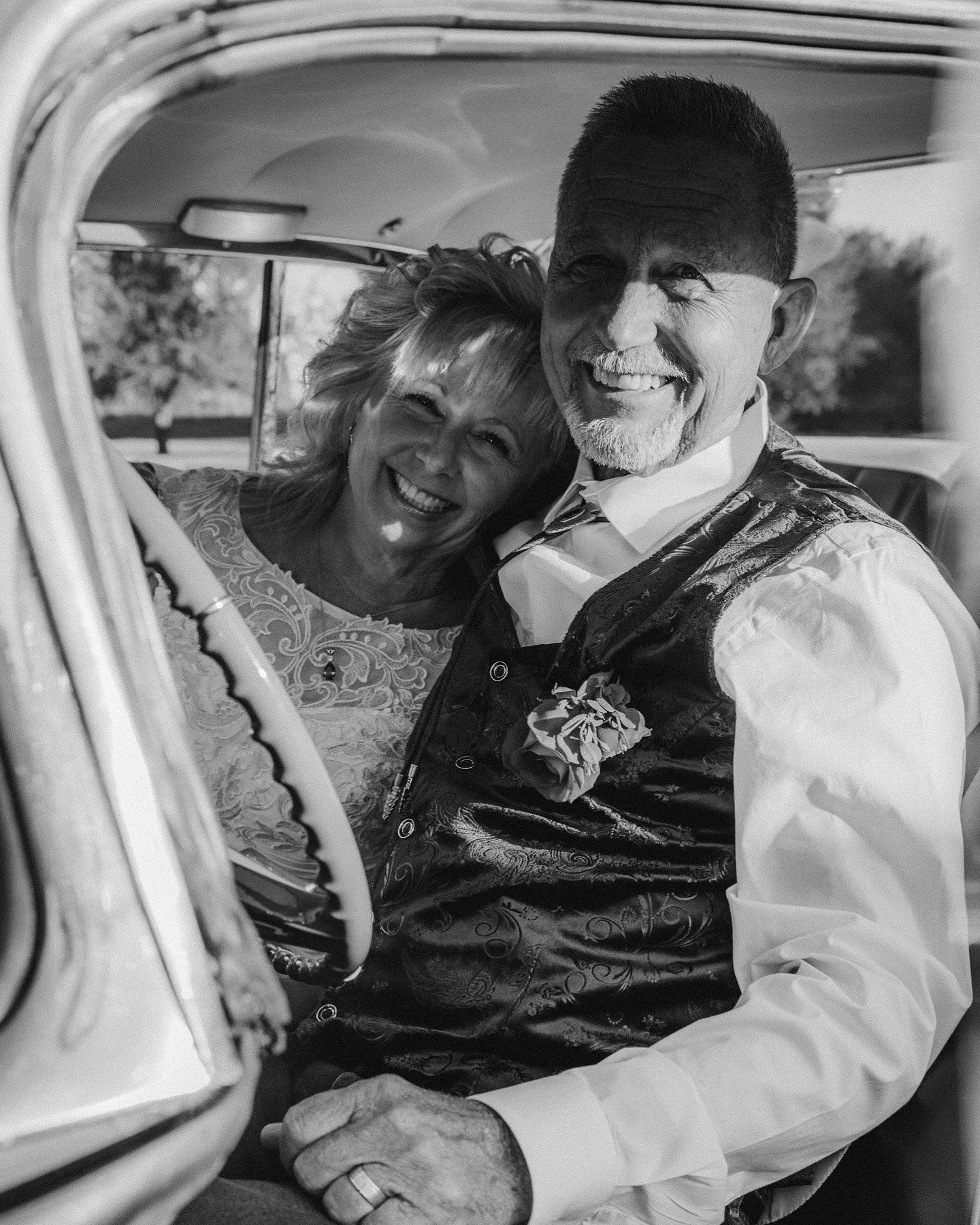One of my favorite moments I&rsquo;ve ever captured ❤️

#kansas #kansascity #kansascityweddings #kansasphotographer #kansasweddingphotographer #weddingphotography #kcphotographer #kcbride #lawrencekansas #kcphotographer #junebugweddings #theknot #law