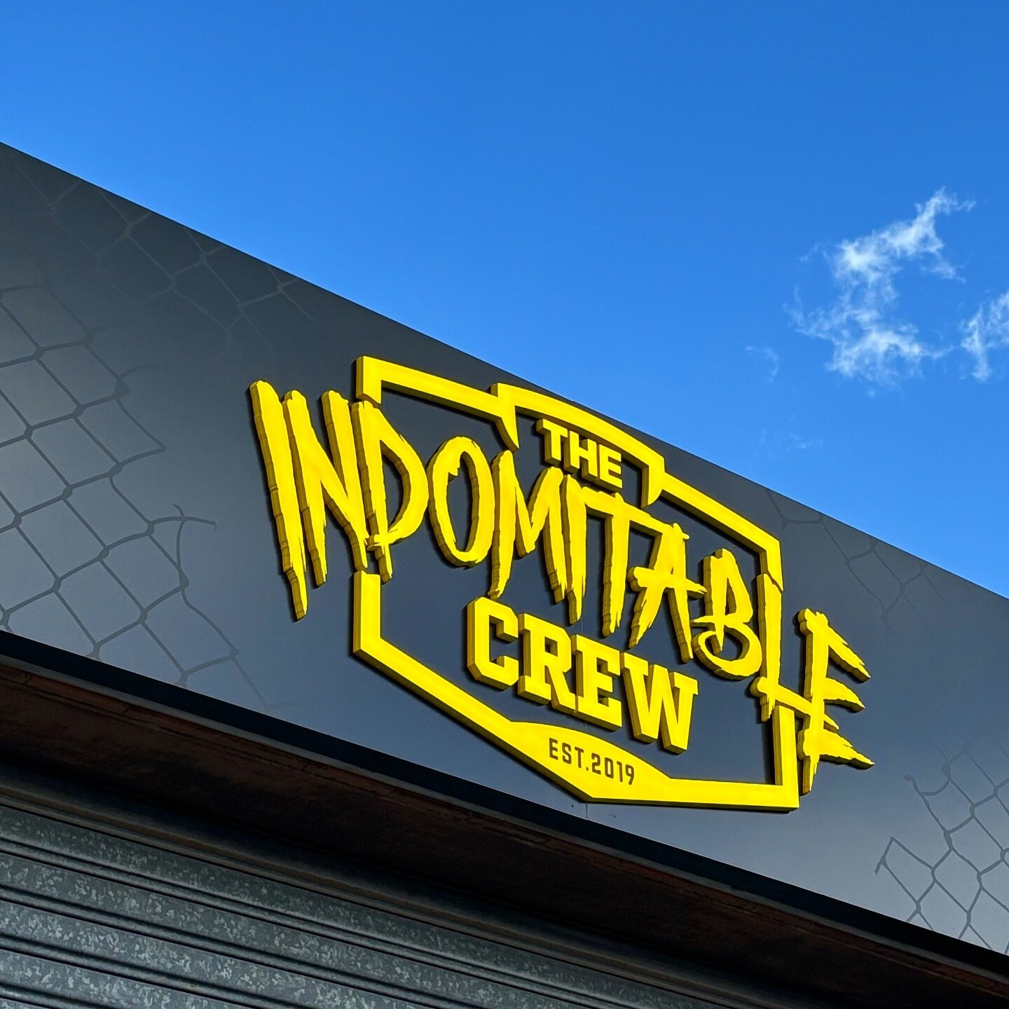 Statement signage that makes your brand stand out ⚡️ 
From national to local, we&rsquo;ve got your signage needs covered.  We are always thrilled to see projects come to life closer to home, like this one for our friends at @teamindomitable 
 _______