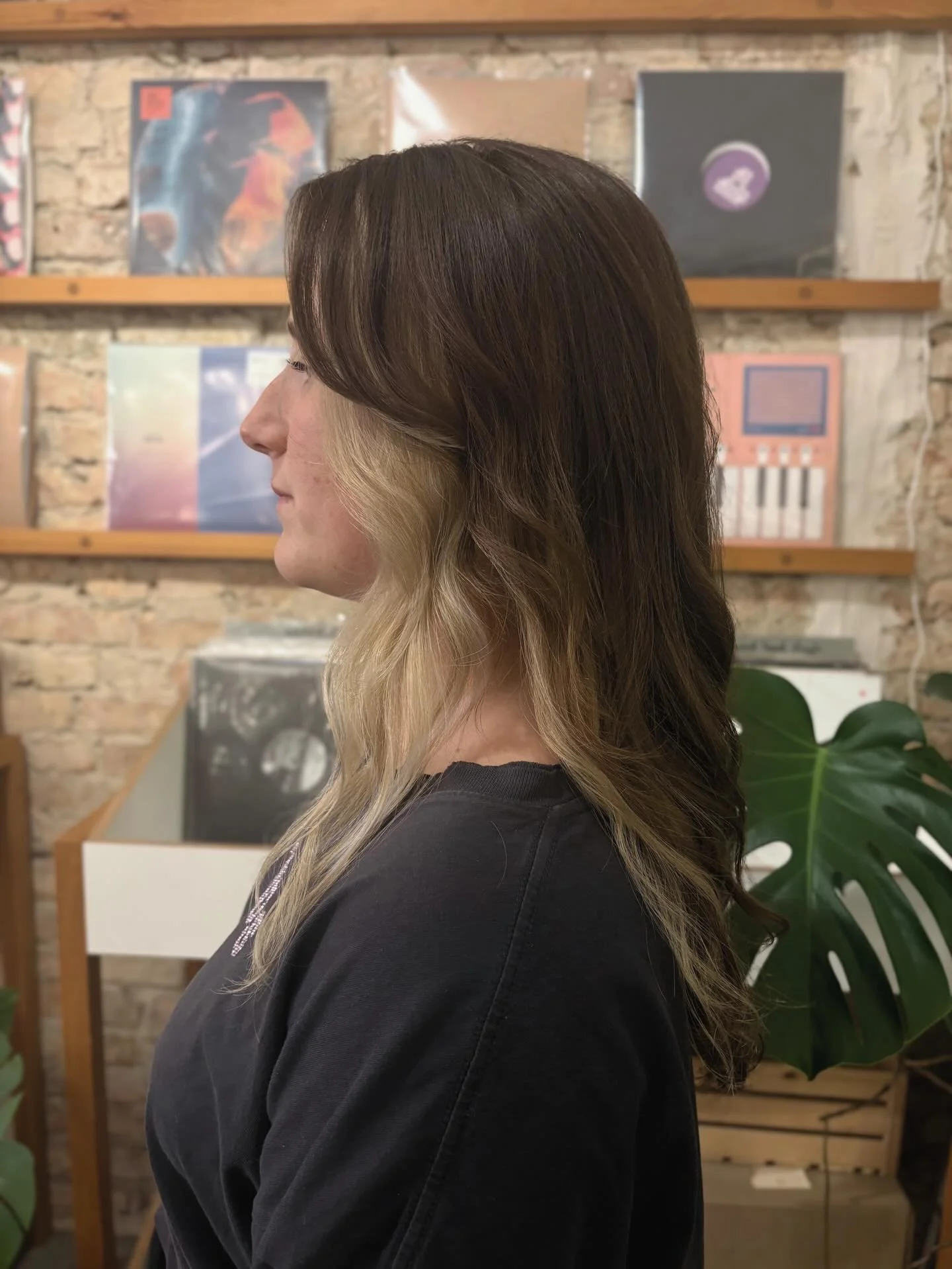 Finally posting the one and only pic I&rsquo;ve taken at work because of the holiday rush 😅

Block colouring is such a cool vibe ✌🏼

#berlinhair #eshkberlin #berlinhairstylist #vancouverhairstylist #blockcolour