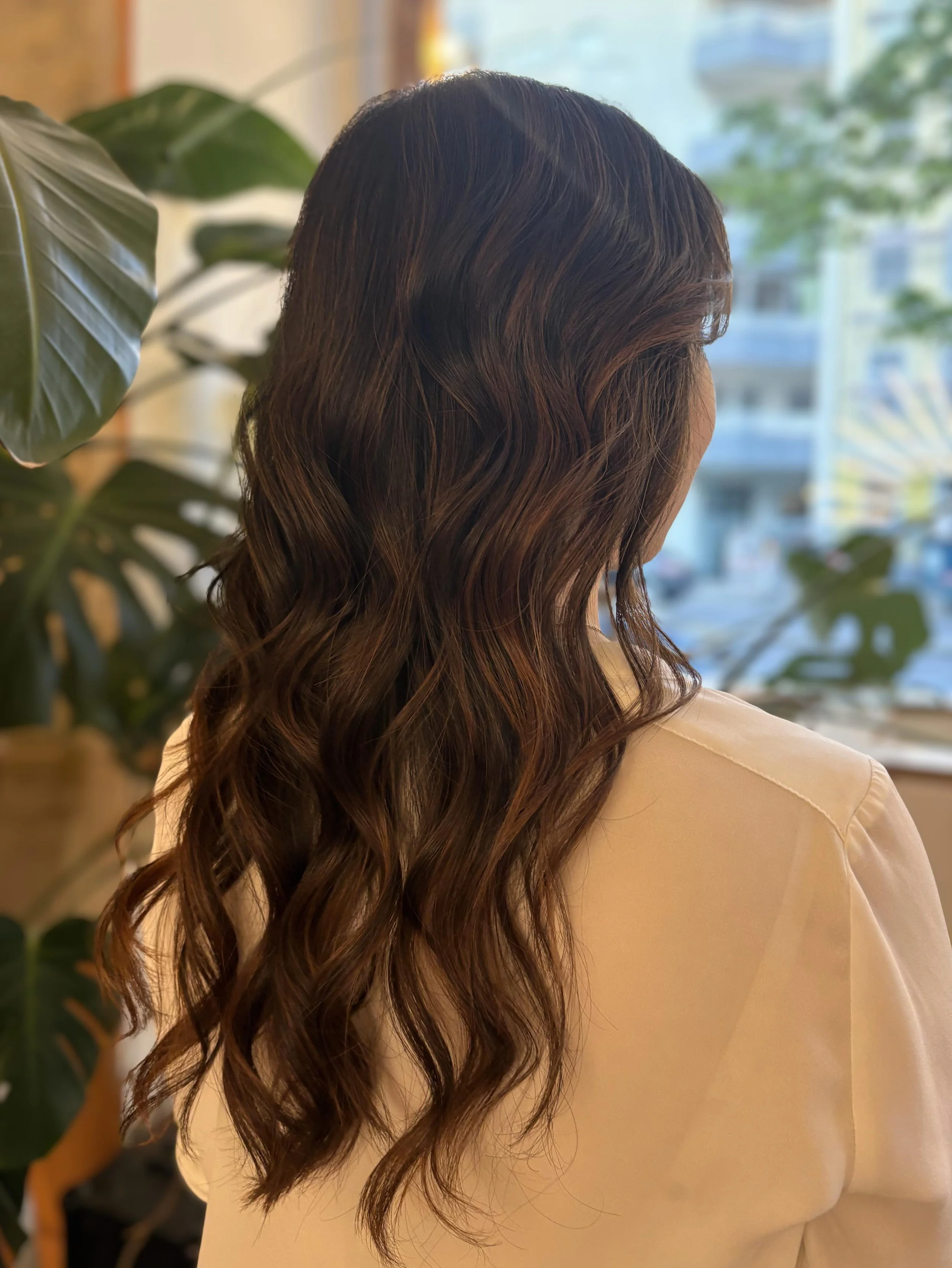 Natural warm brunette 🤎 I get so much joy out of a blank canvas of hair. Thanks for the trust!

#berlinhairstylist #berlinbalayage #eshkhair