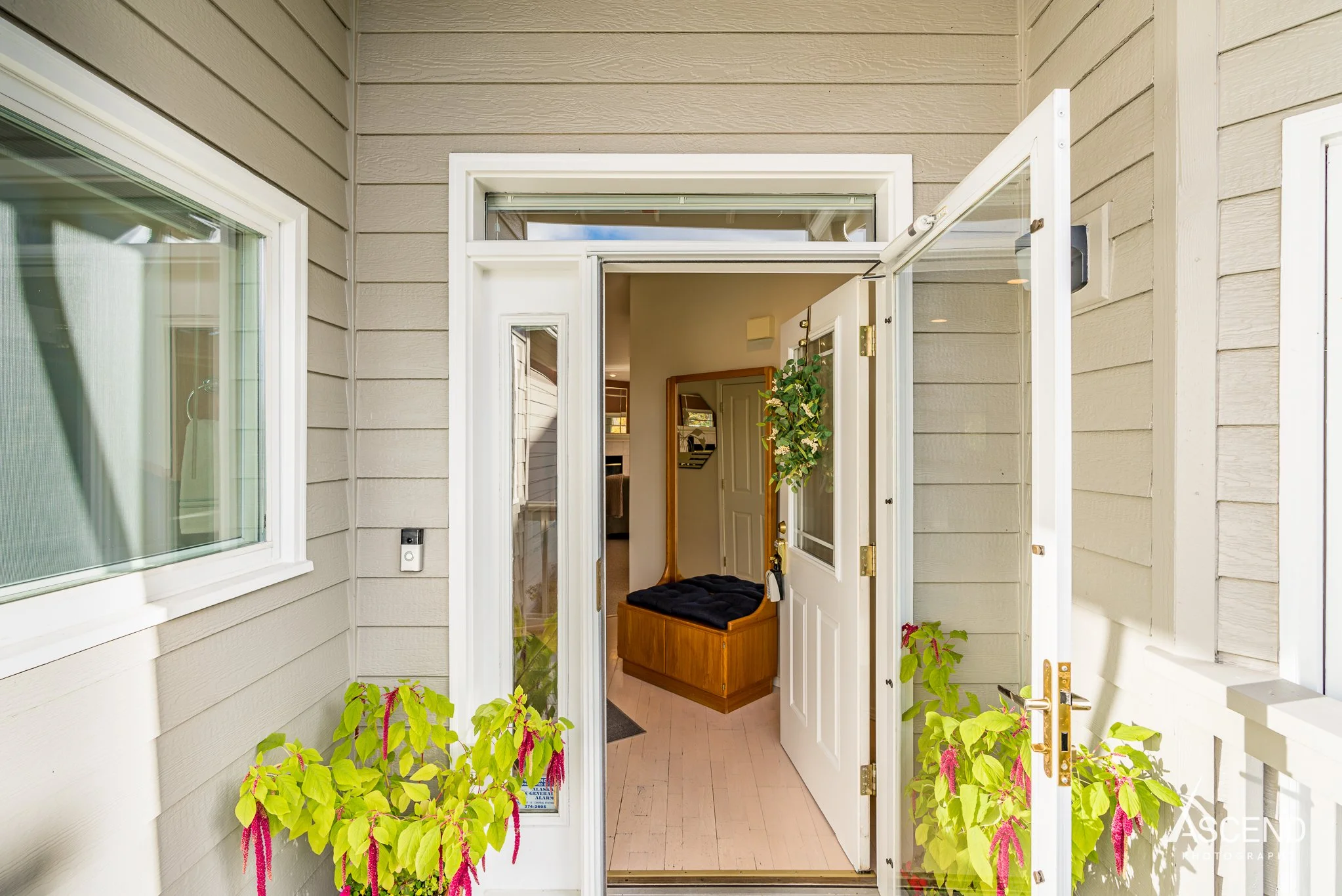 Exterior 2.jpg