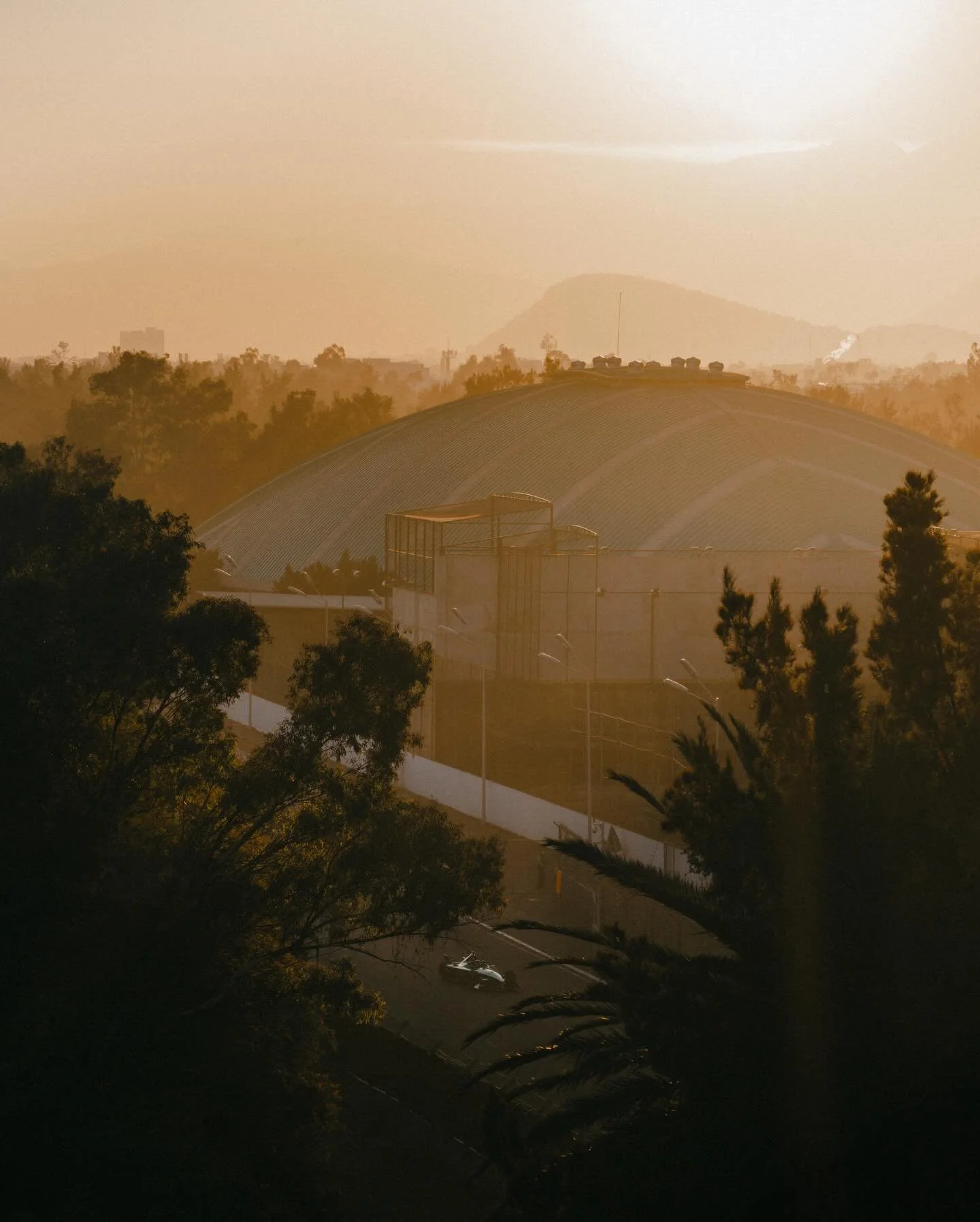 Golden hour racing 🏁

Still some of my favourites, and some of the best light I&rsquo;ve shot in. Mexico City across seasons 9 &amp; 10 of FIA Formula E, for @spacesuitmedia

#motorsportphotography #formulae #goldenhour