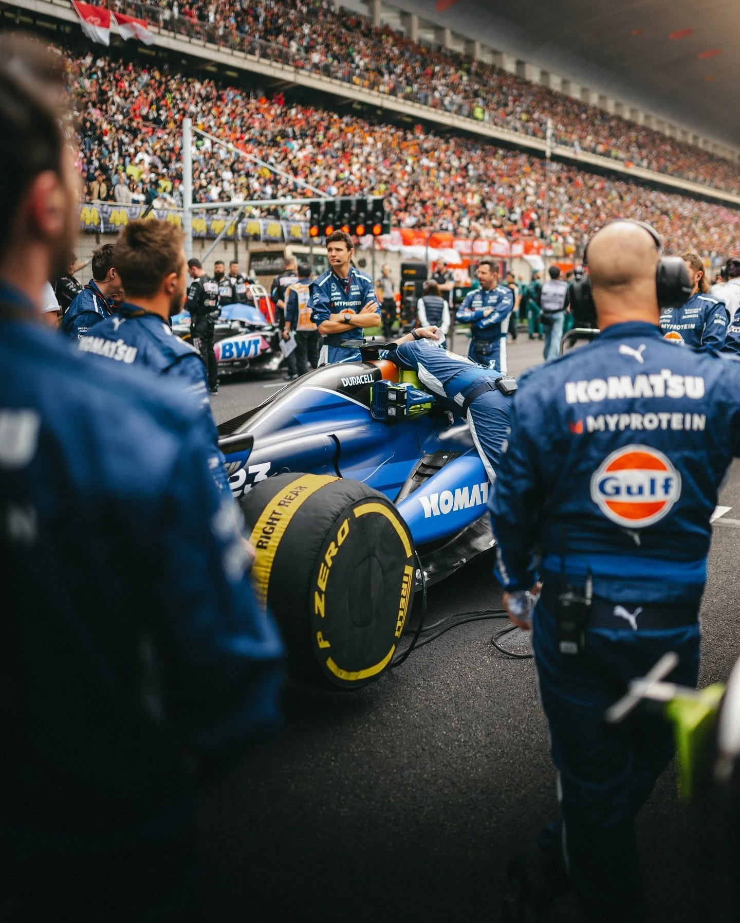 A few frames from the Chinese GP earlier this year with @williamsracing 🏎️ 
&mdash;
Shot for @backdrop.agency 
&mdash;
#motorsport #f1 #williams #motorsportphotography #shanghai