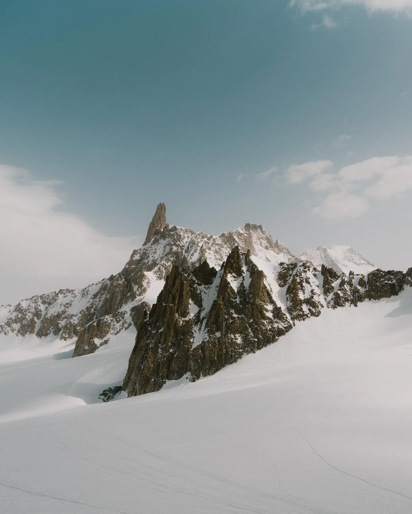 From a recent shoot with @oppo 🏔️ 

For the launch of the Reno11F, we put the phone through its paces with some extreme cold weather testing, up a glacier.

#OPPO #Reno11F #courmayeur #italy #alps #mountains #glacier  #snow #adventure