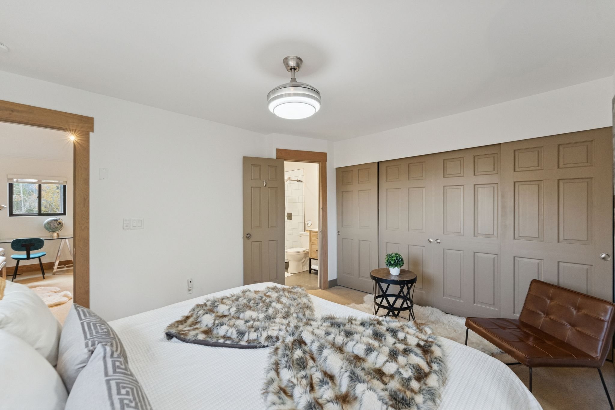 Primary Bedroom, King Bed, En-suite Full Bathroom, Custom Closets with Plenty of Storage. Mattress Replaced 2025