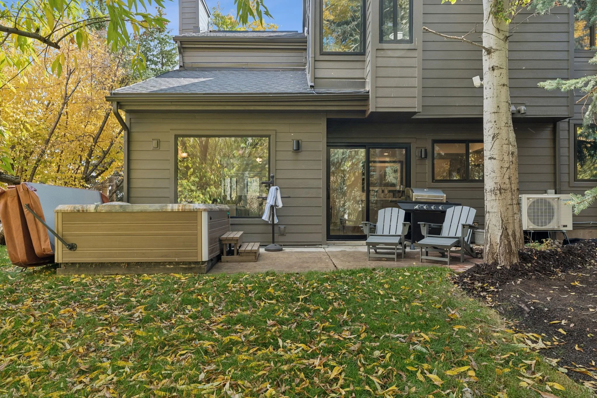 Large yard to relax, play or ski back into. 