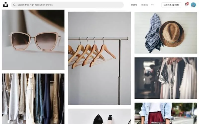 Feminine travel blogger colour palette