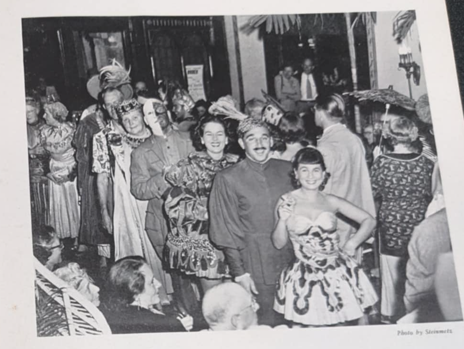 ArtCenter1950sGroupPhotoBeauxArtsBallCostumes1955Program.png