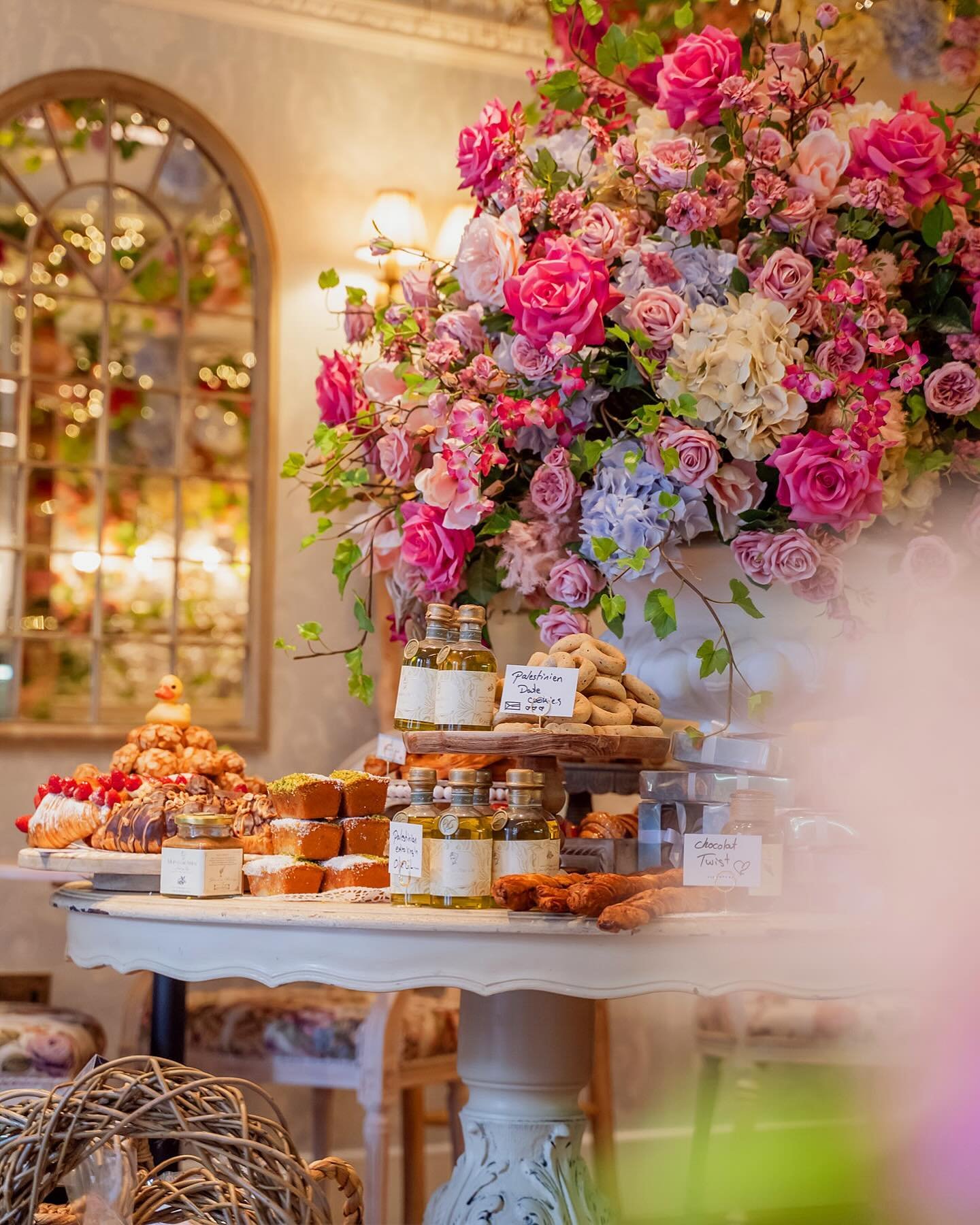 Welcome to Fait Maison Berkeley Street. 💕🌸 Whether you&rsquo;re joining us for breakfast, lunch, afternoon tea or dinner, our team at Fait Maison looks forward to serving you! ❤️

Here at Fait Maison, we have a wide array of influences that spring 