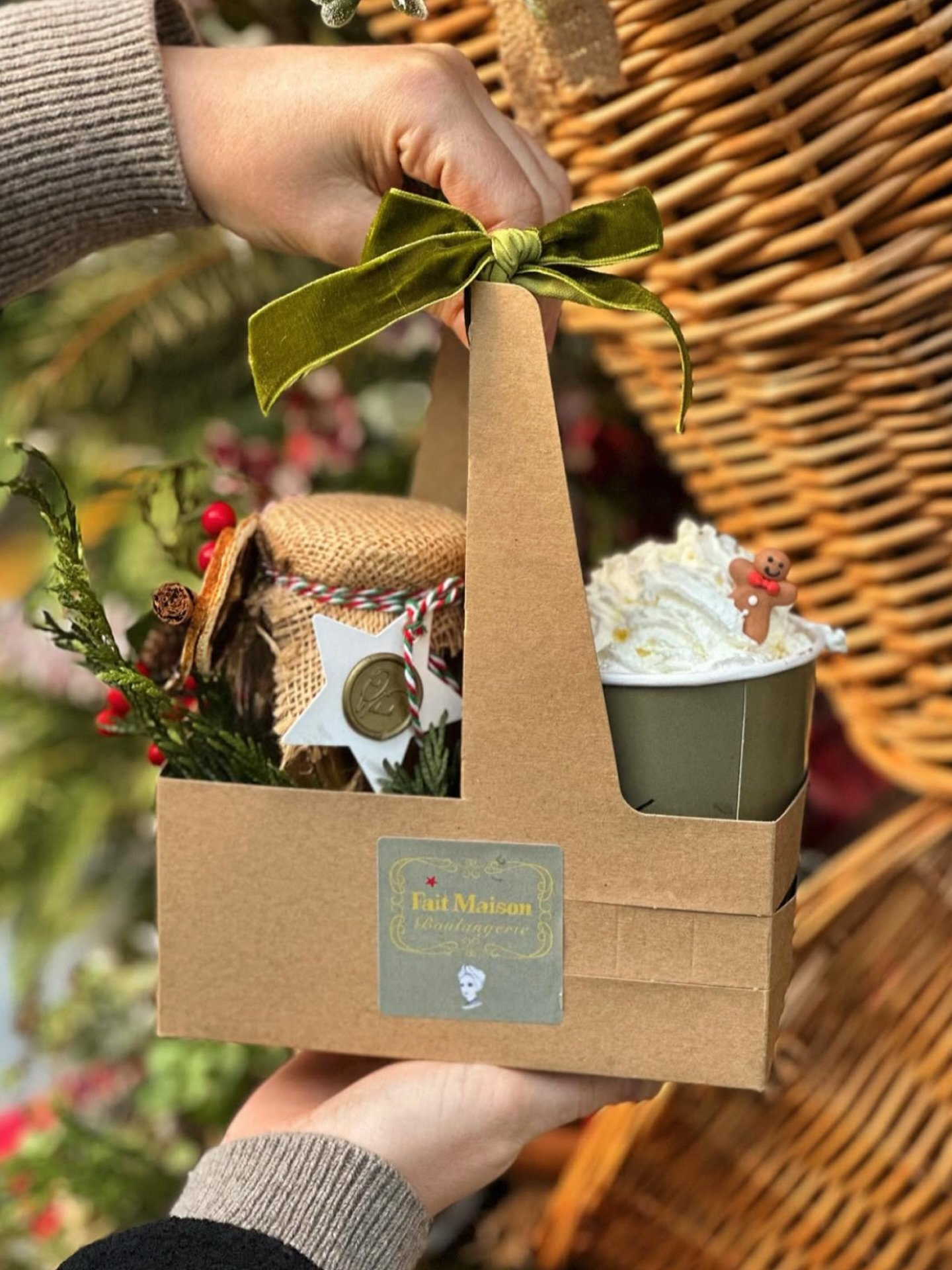 It&rsquo;s beginning to look a lot like Christmas at Fait Maison! 🎁 Visit our @faitmaison_boulangerie this festive season for our new Gingerbread Lattes! ✨🎄

#faitmaison #boulangerie #bakery