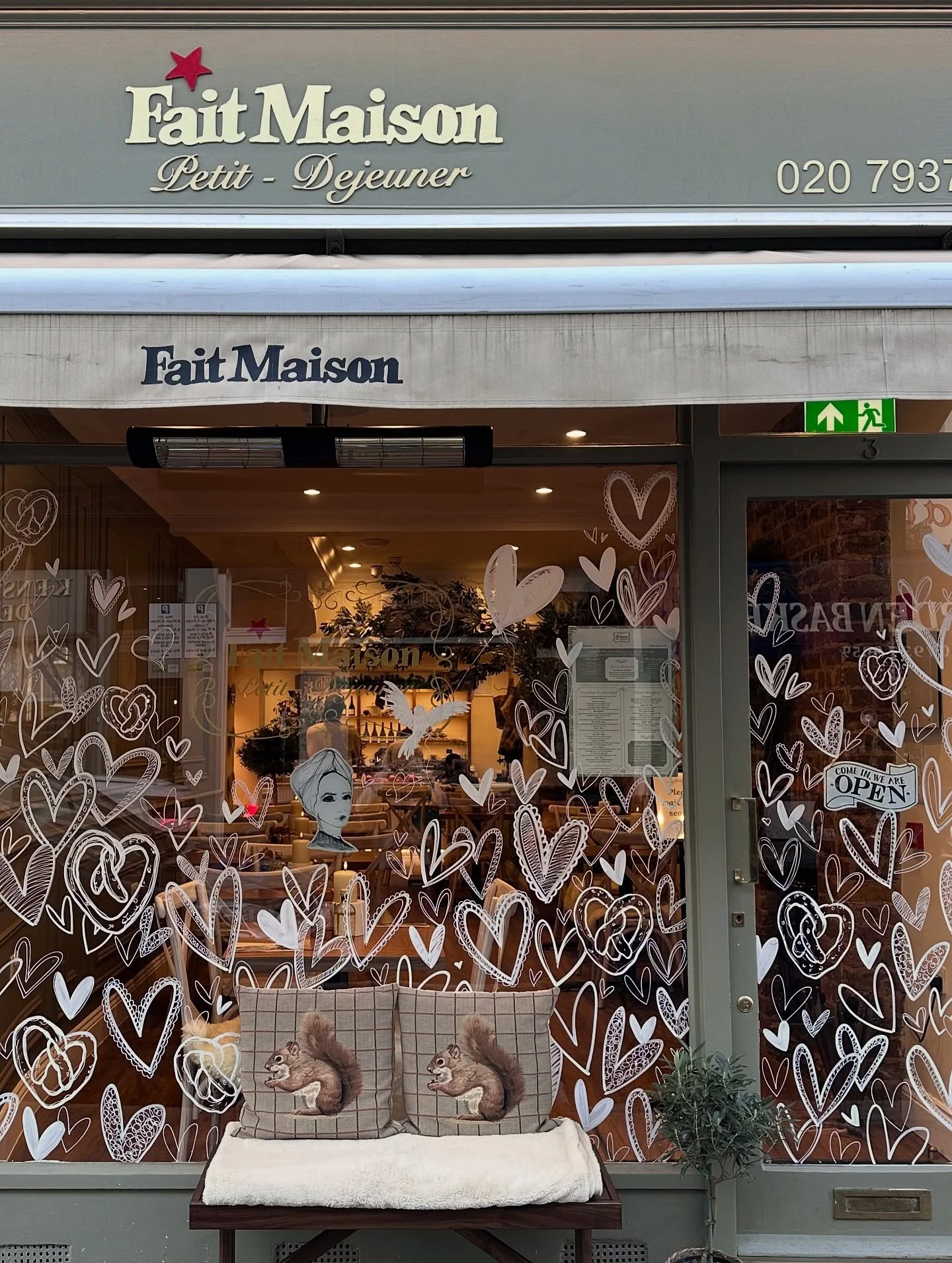 Blue skies in Kensington this week bringing the most beautiful atmosphere into our Petit D&eacute;jeuner! 🌿✨ Join us for brunch at 3 Stratford Road. 📍

#petitdejeuner #faitmaison #kensington #londonrestaurant