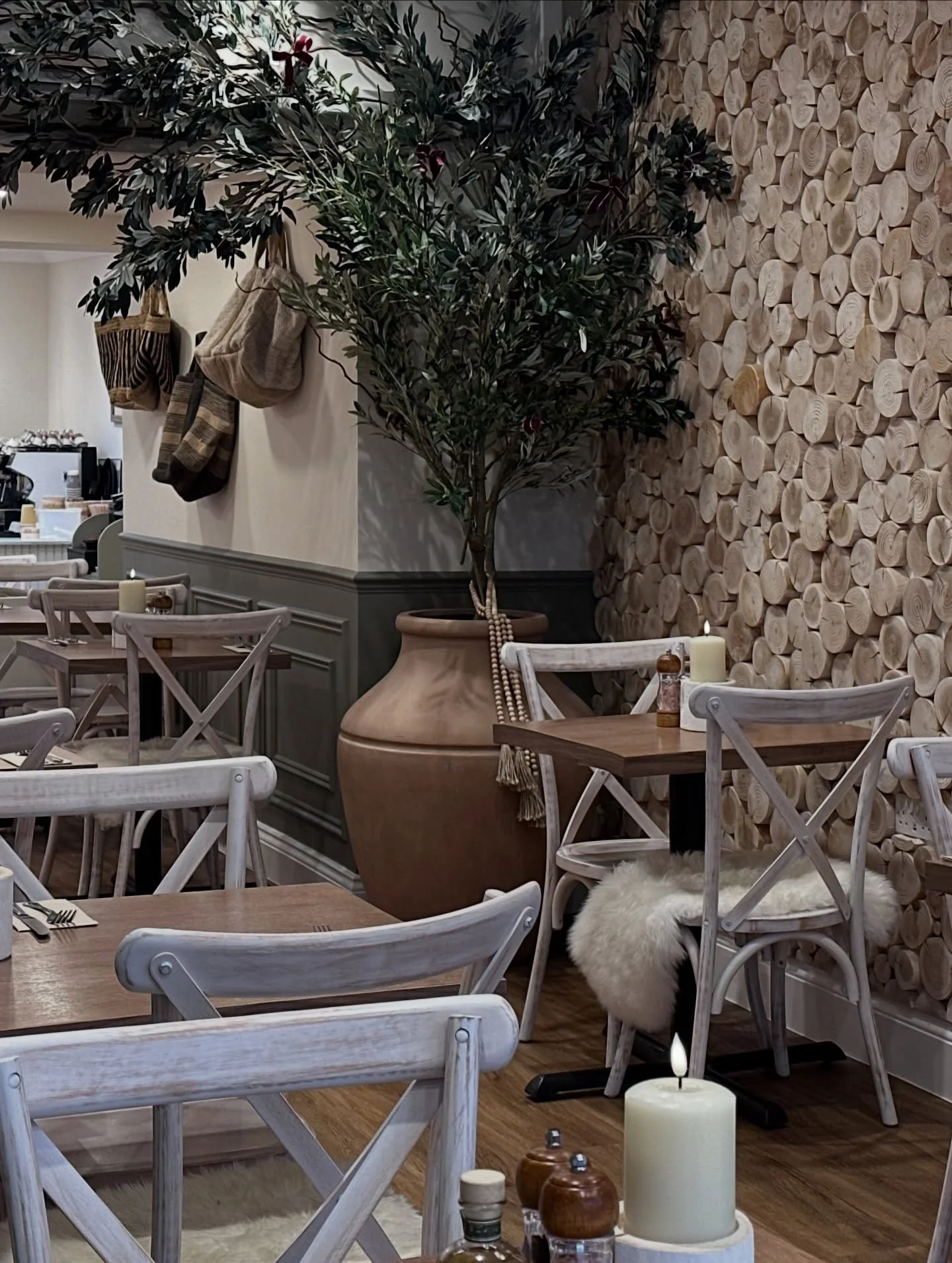 January recap as we welcome you back for another wonderful year at Fait Maison! ✨🥀🫶🏼

#faitmaison #omwaleed #londonrestaurant #londoncity #prettylittlelondon