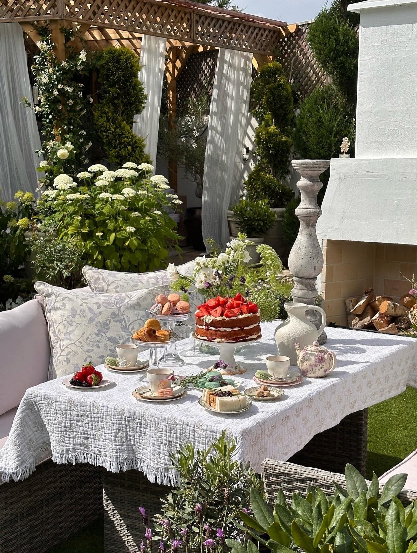 The first glimpse of spring has us reminiscing last summer at Fait Maison! ☀️🫶🏼 We cant wait to bring you more beauty, more details and more projects filled with passion this year. 🌷

#faitmaison #londonrestaurant #faitmaisonlondon #omwaleed #pret