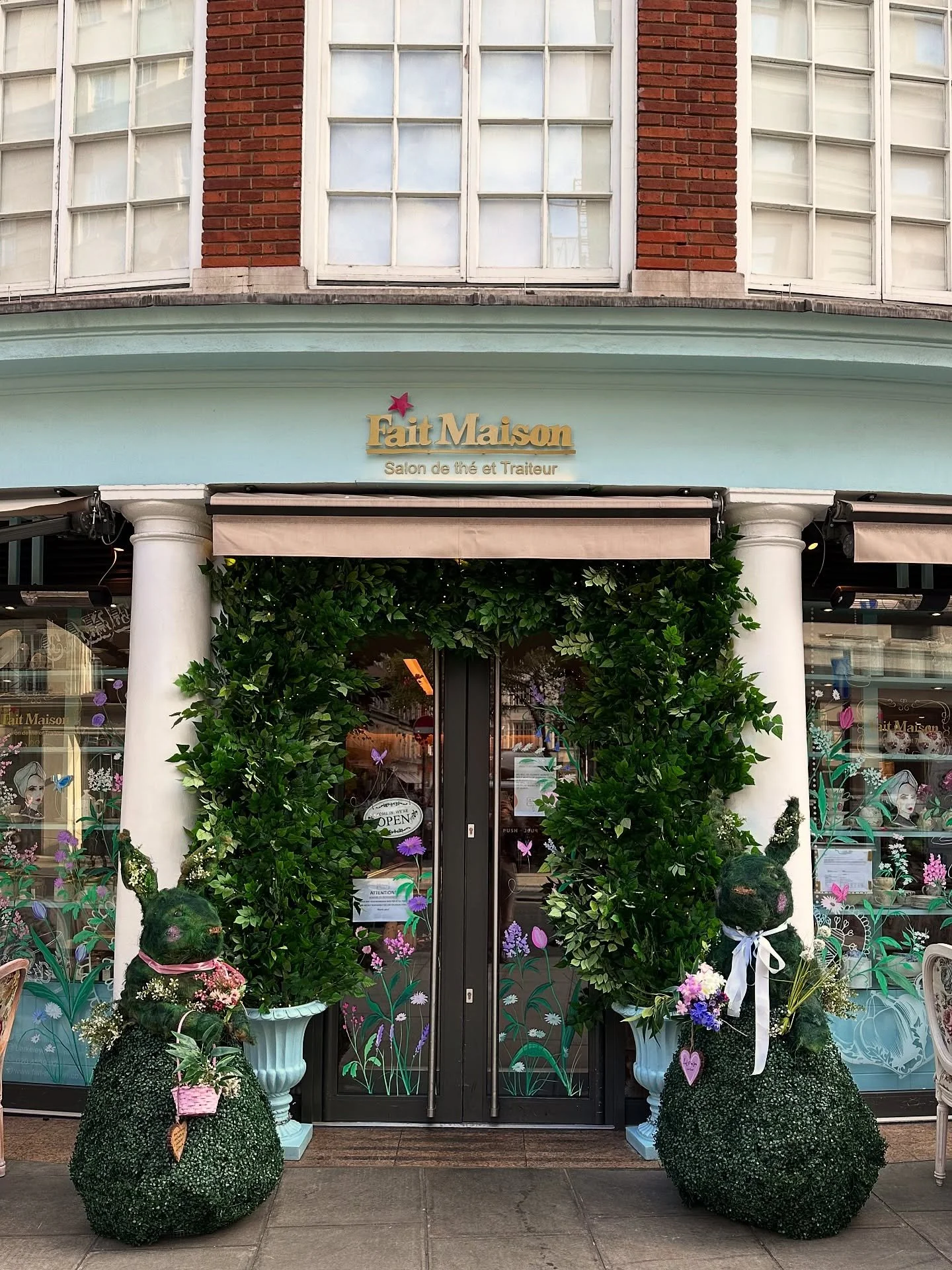 The perfect spring afternoon tea display in Mayfair ✨🫖🍰 To book your tables this season visit our website. 

#faitmaison #omwaleed #brunch #afternoontea #londonrestaurants