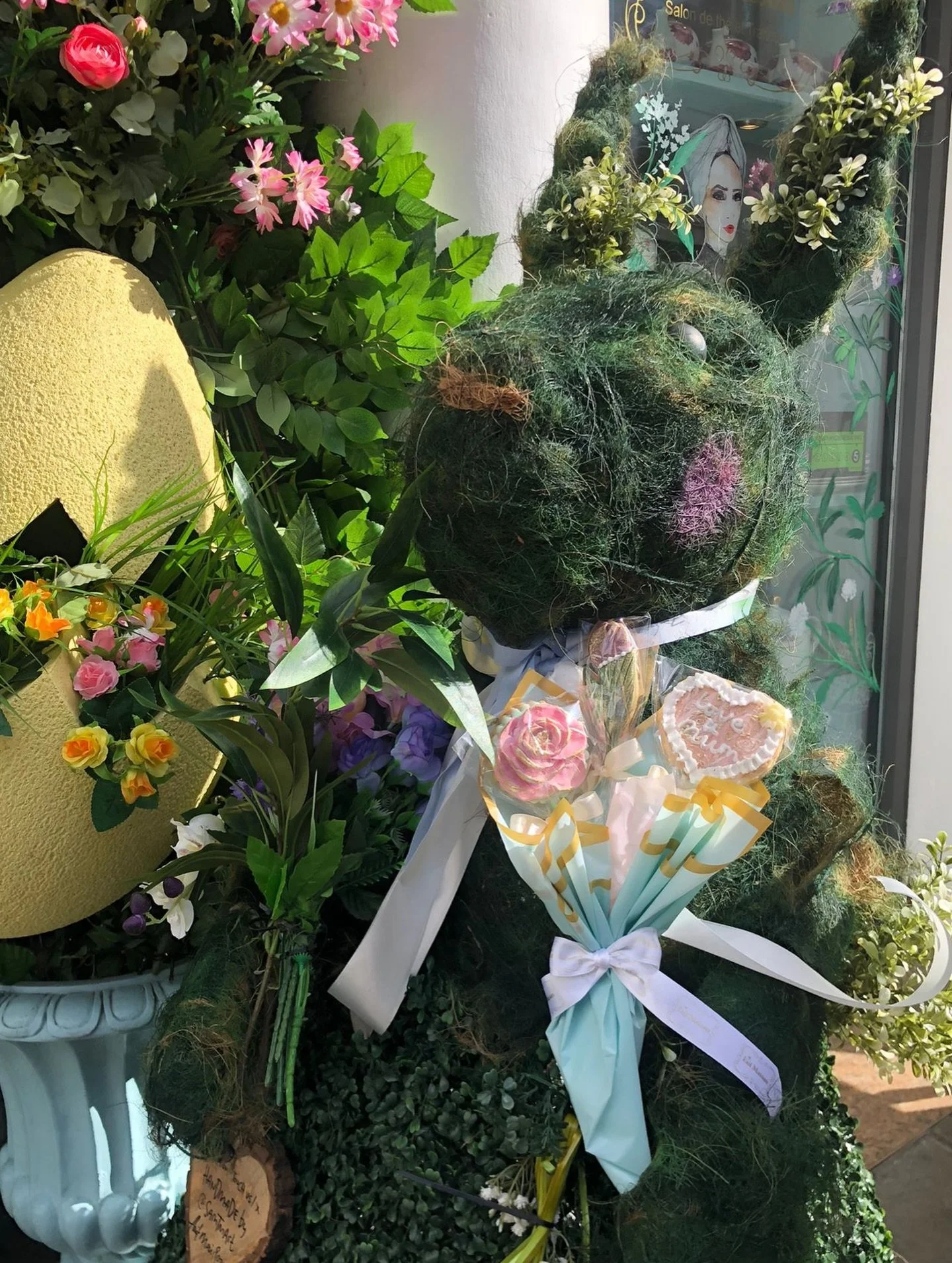 Mother&rsquo;s Day Bouquets ✨💐🌷 Our signature Mother&rsquo;s Day edible blooms are now available at Fait Maison. Spoil your mum with a beautiful (and delicious) bouquet of Om Waleed&rsquo;s classic Cookie Flowers 🌻

Available at all Fait Maison br