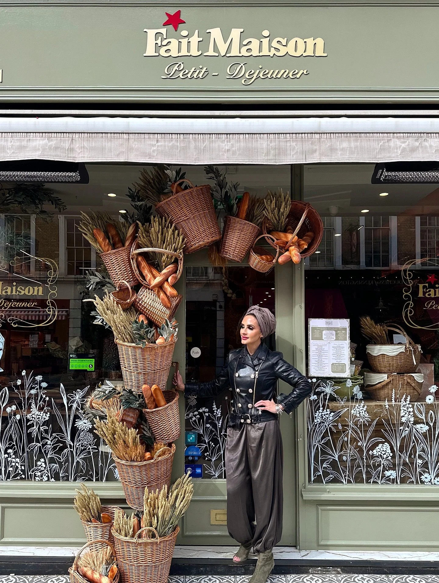 What we hope you fall in love with at Fait Maison Petit D&eacute;jeuner&hellip;✨🫶🏼

&bull; daily baked sourdough
&bull; specialty coffee 
&bull; artisanal pastries and baked goods 
&bull; all day breakfast 
&bull; Om Waleed&rsquo;s gorgeous interio