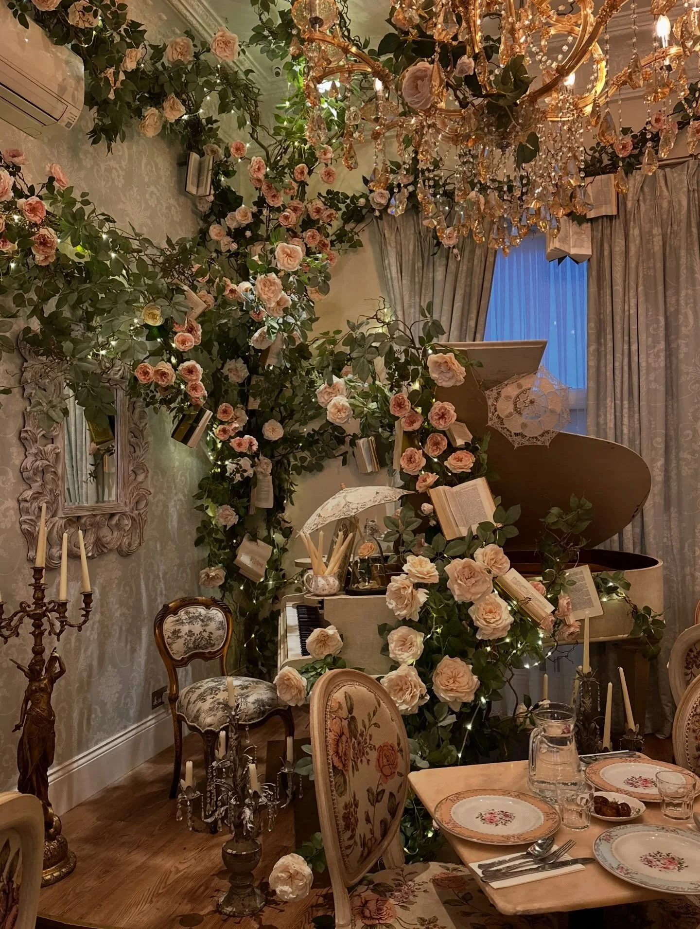 Our Salon de Th&eacute; flagship is the most stunning restaurant to enjoy all day dining. Dine beneath a canopy of roses, crystal chandeliers and beautiful details designed by Om Waleed &amp; brought to life by @neillstrainfloralcouture. 🌿✨🌸

For r