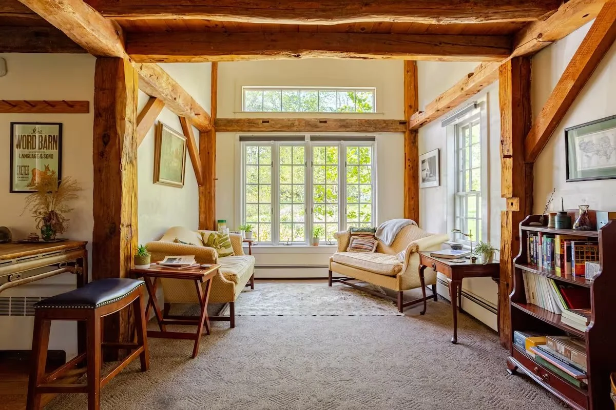 livingroom_airbnb.jpeg
