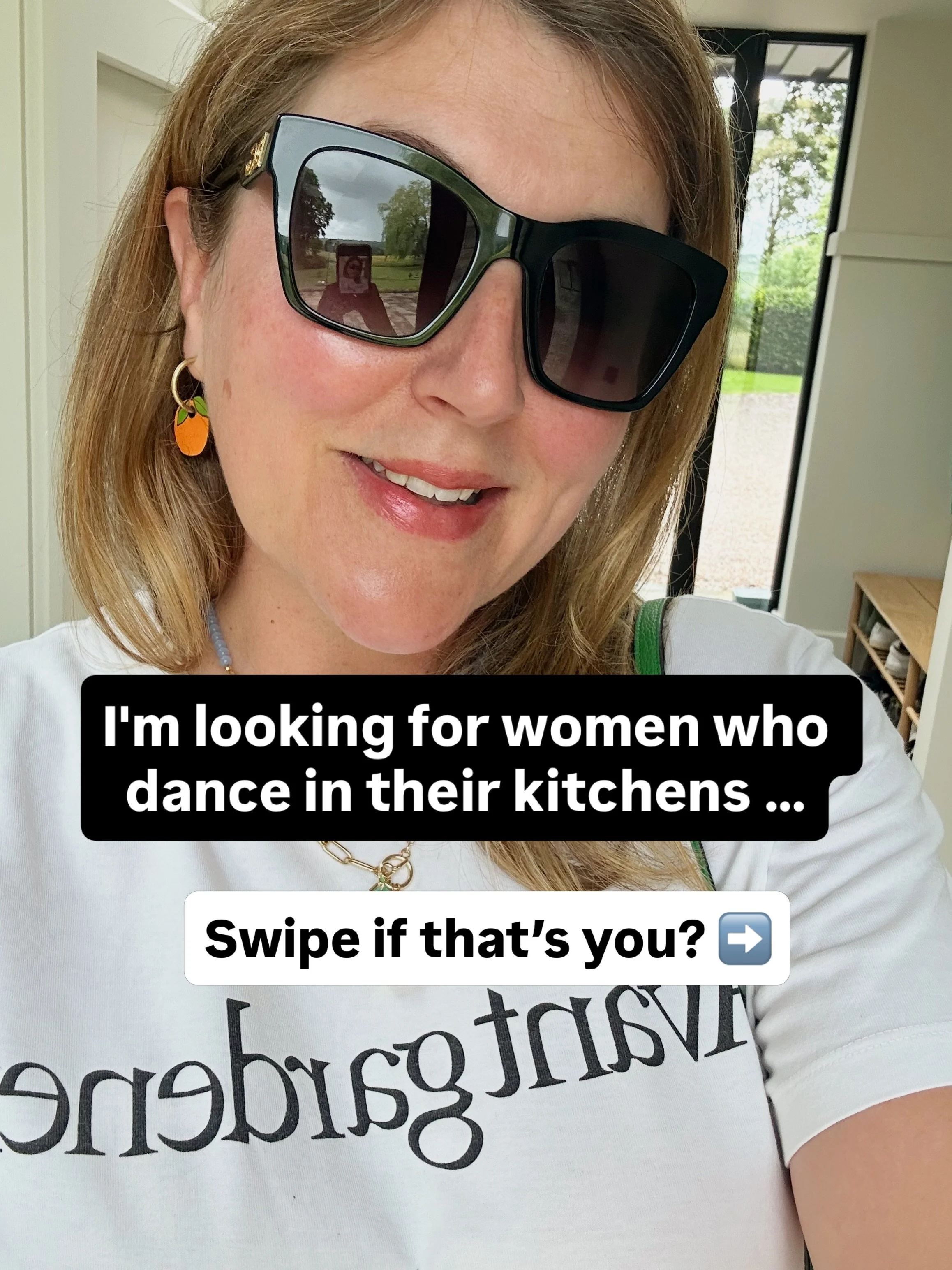 I&rsquo;m beginning a new body of work called UNSCRIPTED.
For years I worked as a portrait photographer, capturing people through a lens.
Now, through painting, I&rsquo;m interested in something deeper.
I&rsquo;m looking for women of all ages who wou
