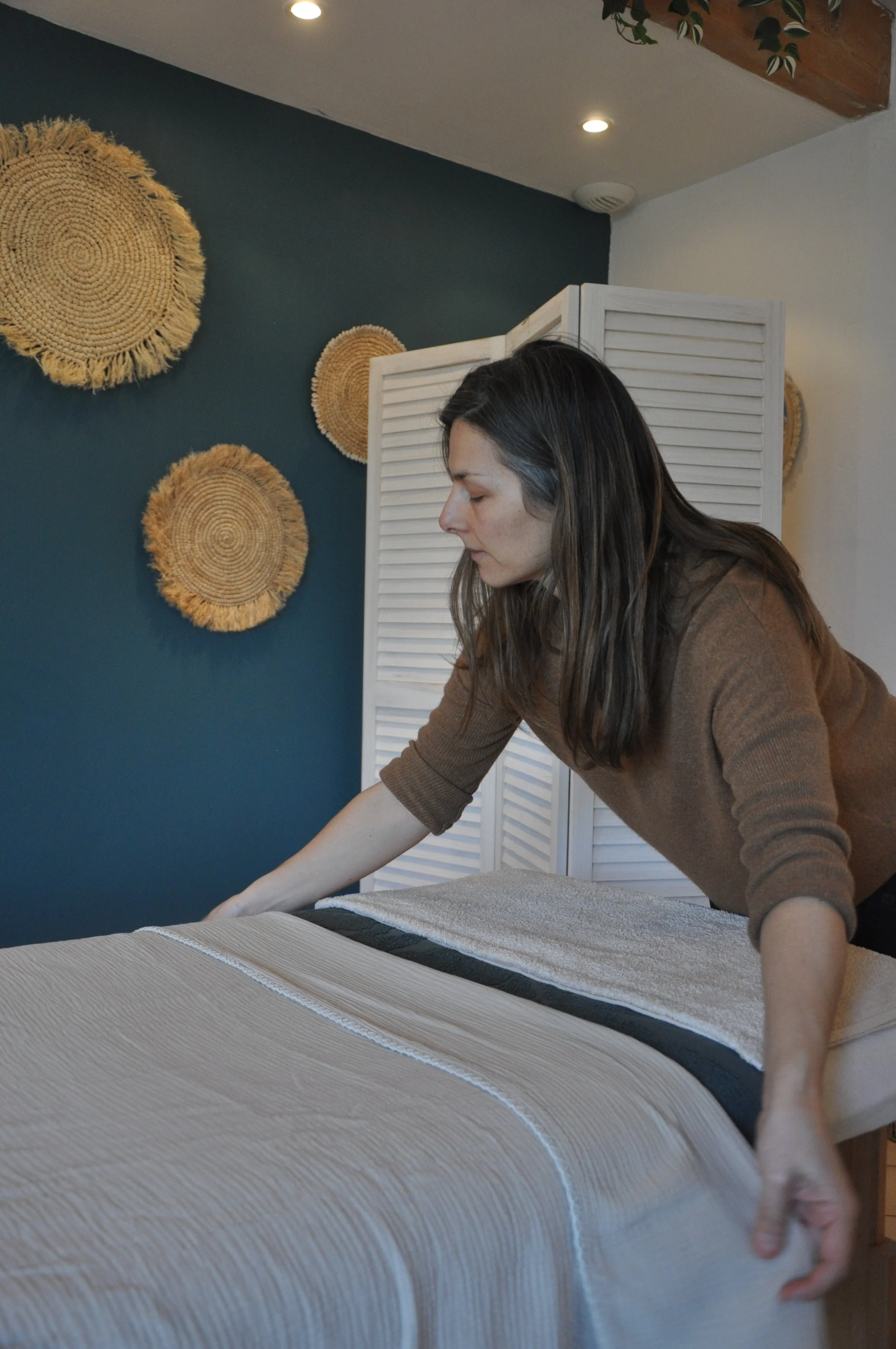 Massages visage au pied du Luberon à La Maison Shanukha, Maubec, Vaucluse.