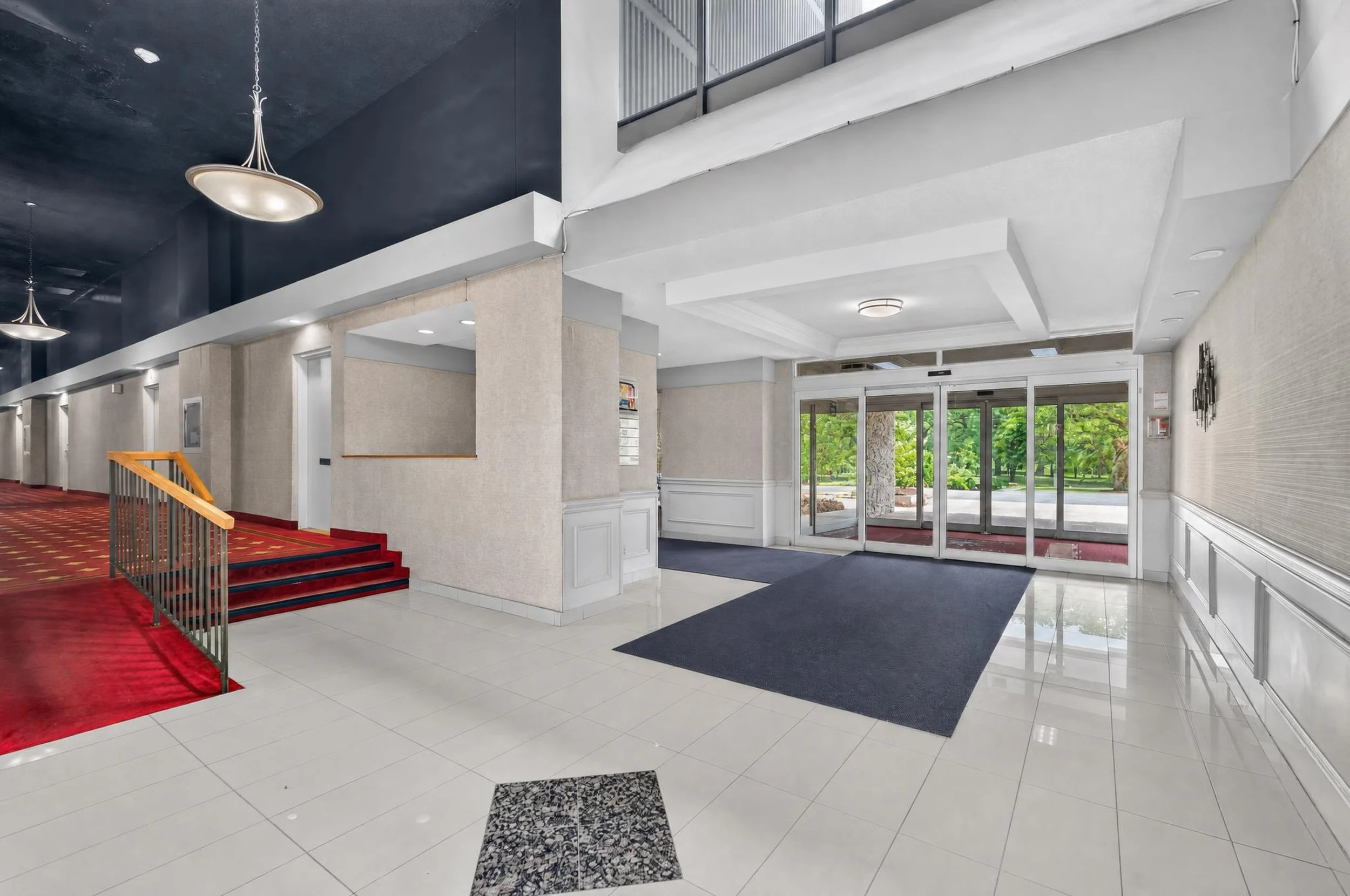 Frameless - 362 The East Mall - 007.jpg