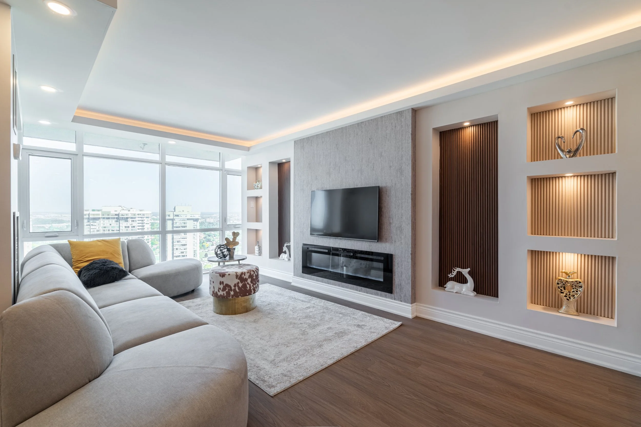 Frameless - 1555 Finch -021.jpg