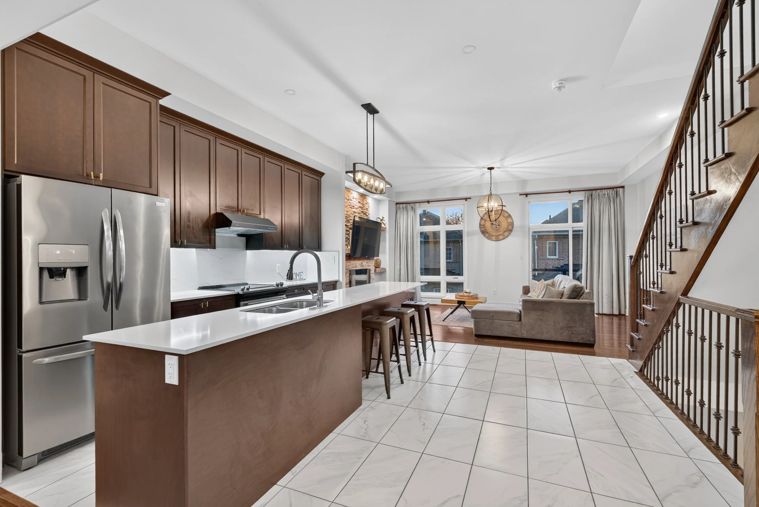 Frameless - 62 Pageant Ave - 010.jpg
