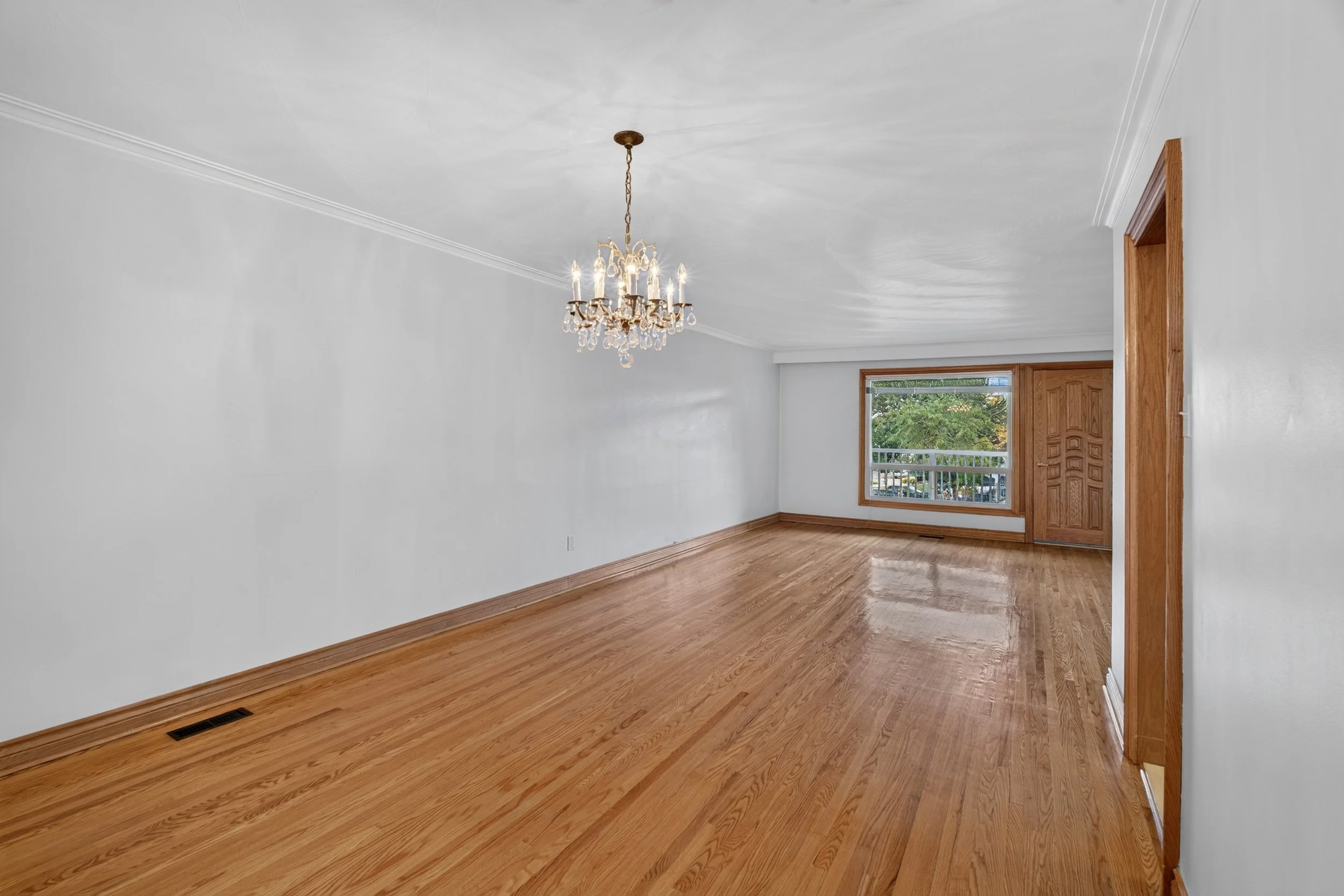 Frameless - 3697 Broomhill Cres - 017.jpg