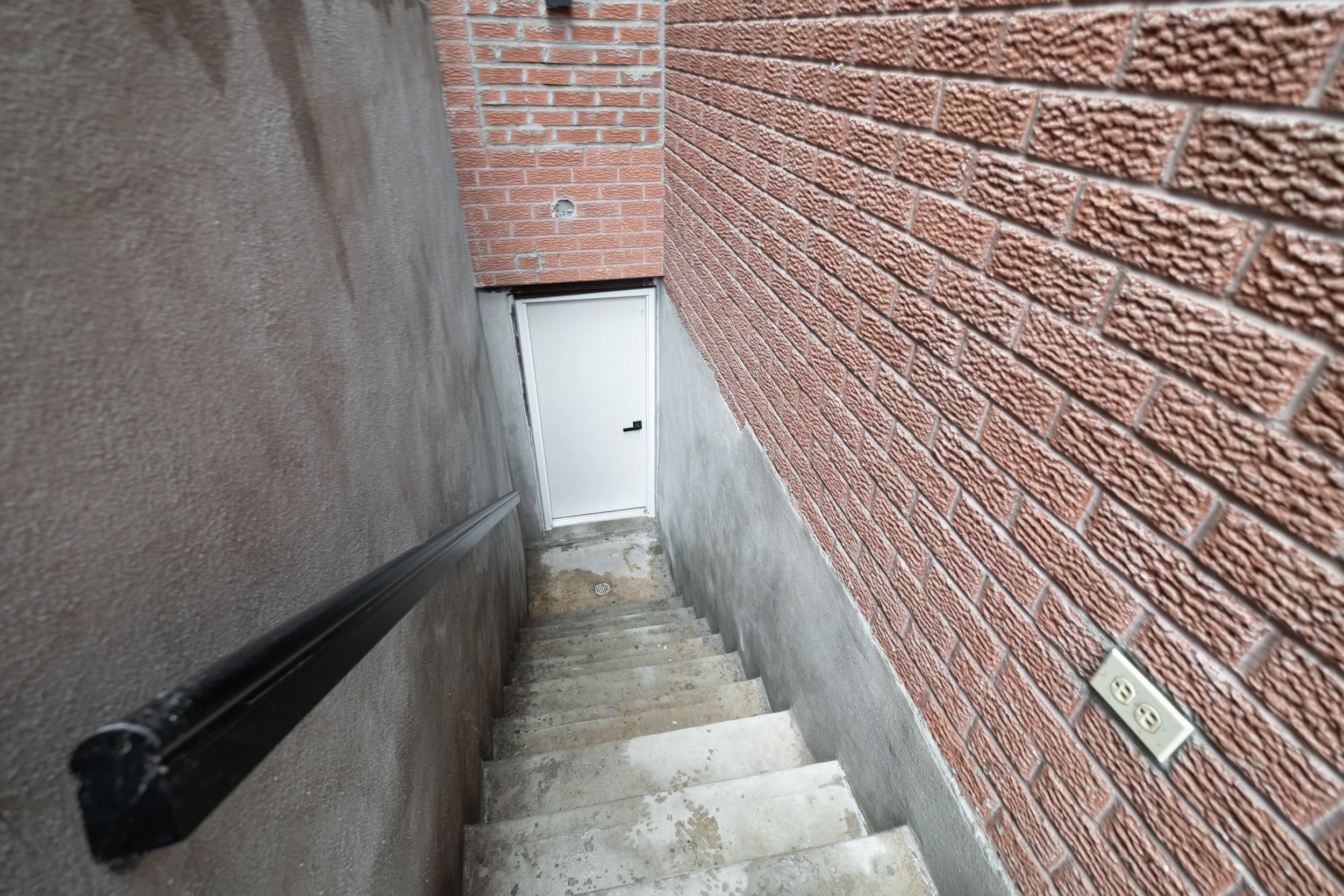 Frameless - 283 Euclid Ave - 059.jpg