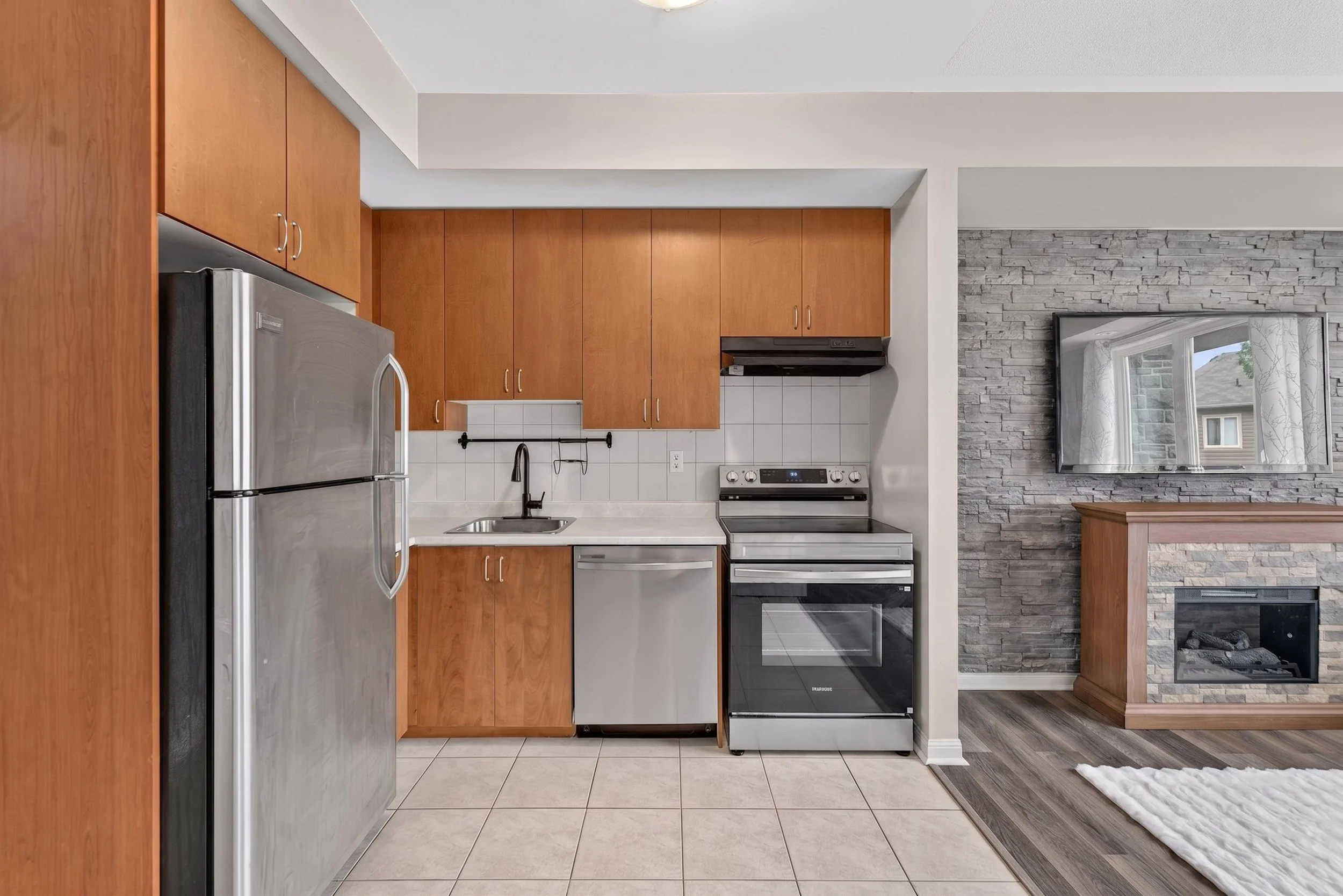 Frameless - 3075 Thomas St - 013.jpg