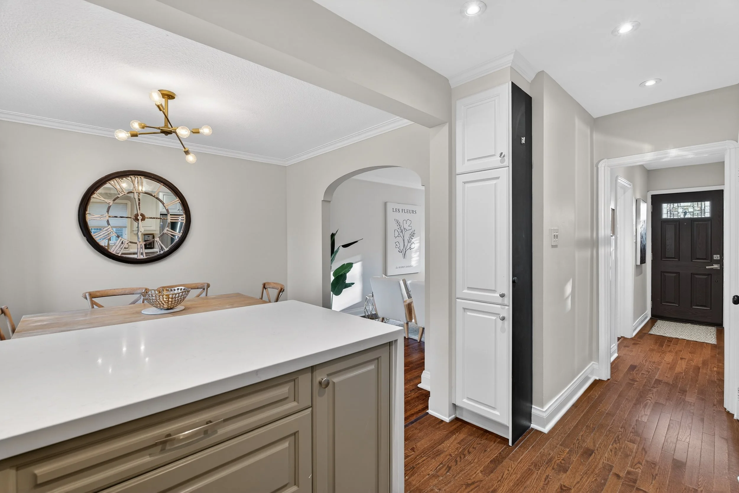 Frameless - 505 Sutherland -022.jpg