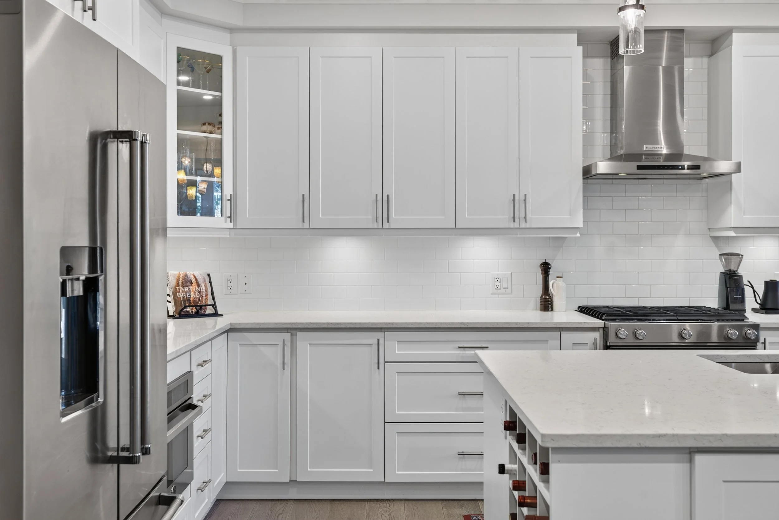 Frameless - 40 Lowther Ave - 021.jpg