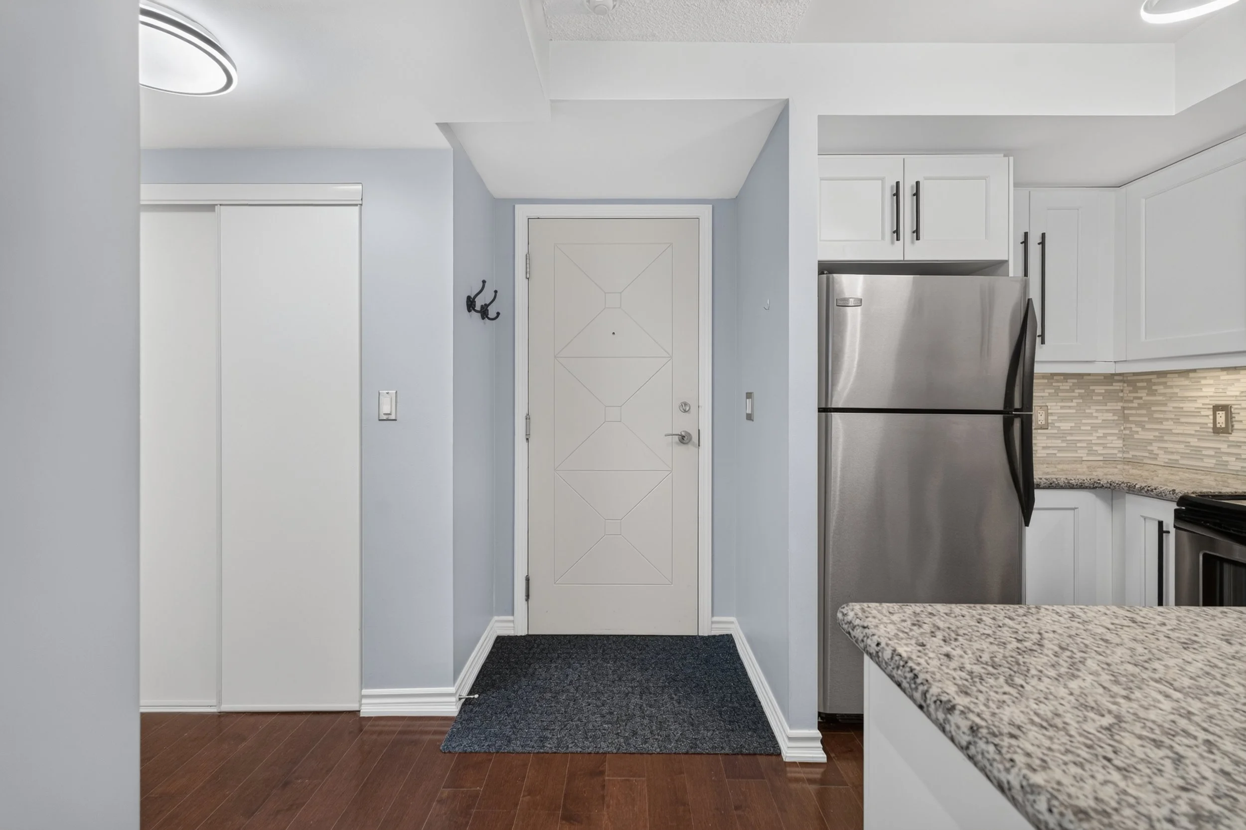 Frameless - 1203 18 Harding Blvd - 008.jpg