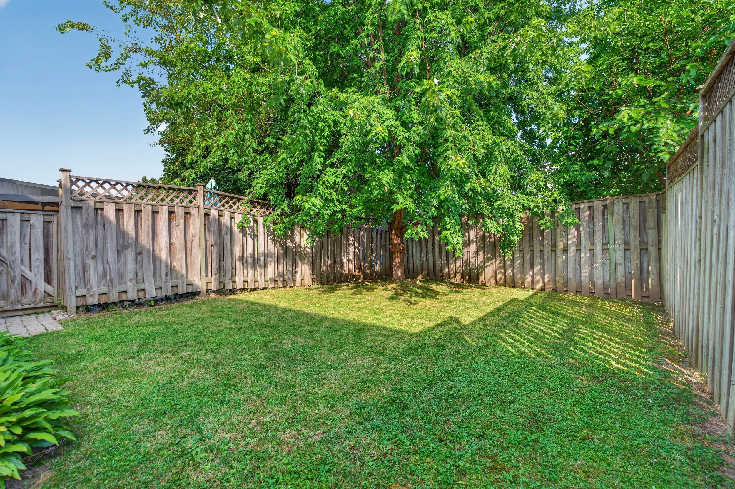 Frameless - 14 Mullis Cres - 035.jpg