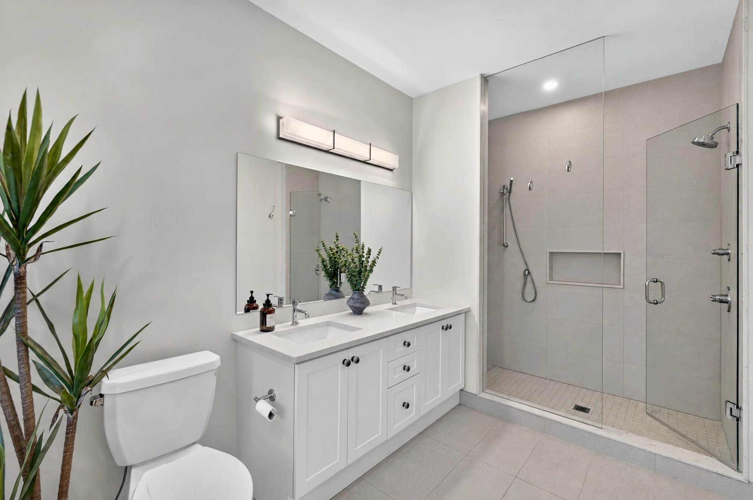 Frameless - 40 Lowther Ave - 047.jpg