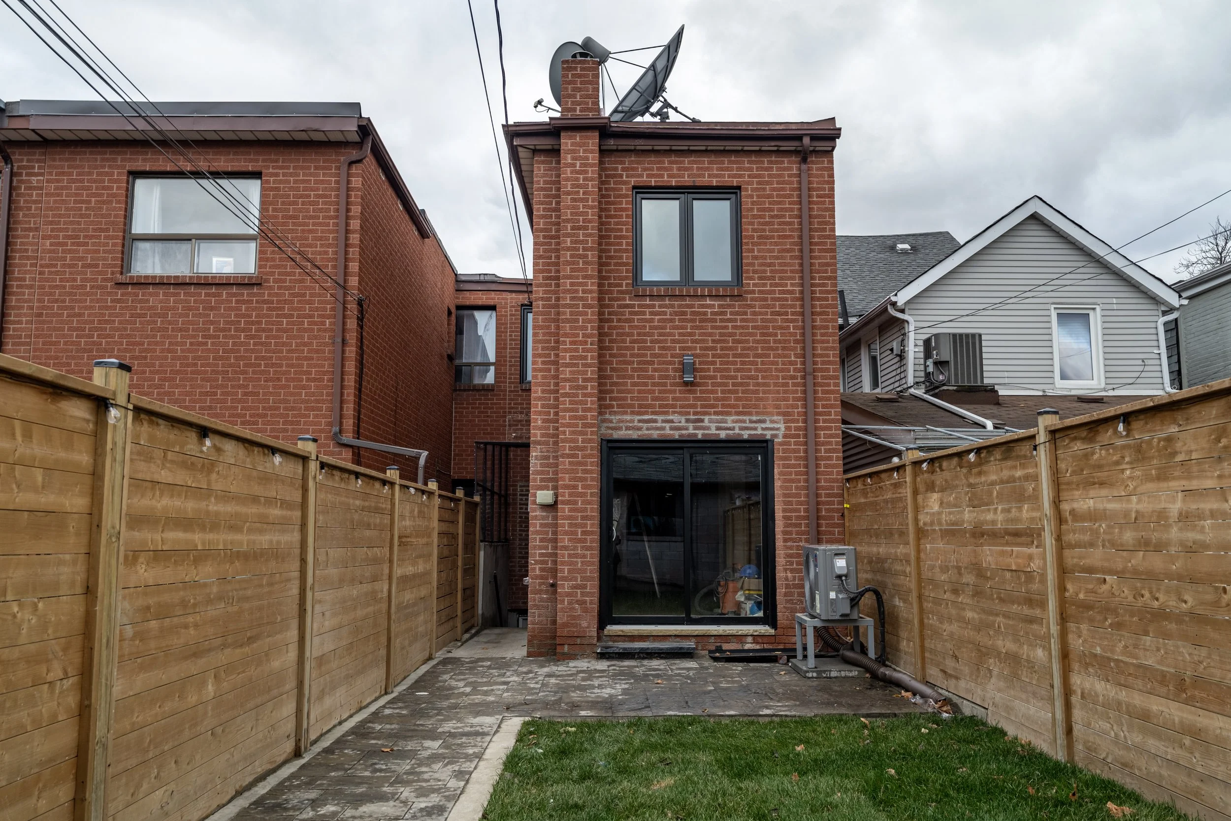 Frameless - 283 Euclid Ave - 052.jpg