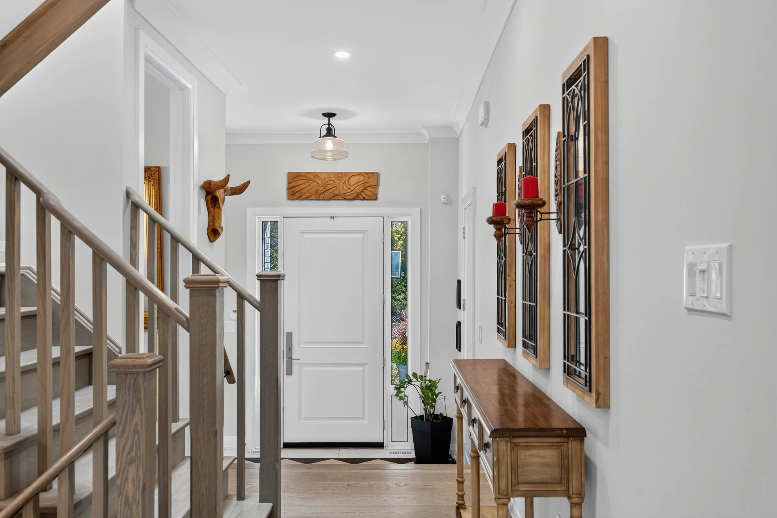 Frameless - 40 Lowther Ave - 009.jpg