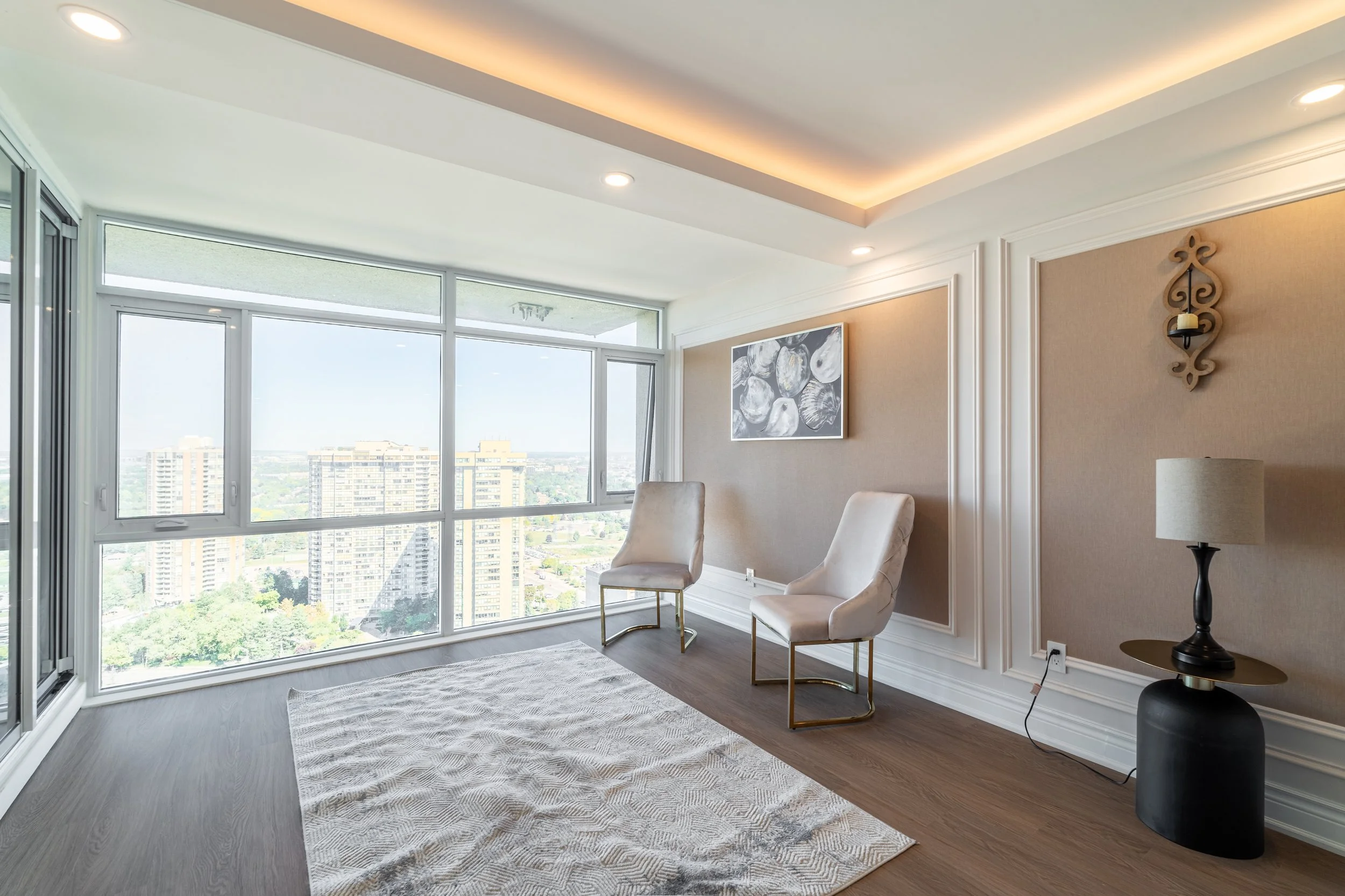 Frameless - 1555 Finch -026.jpg