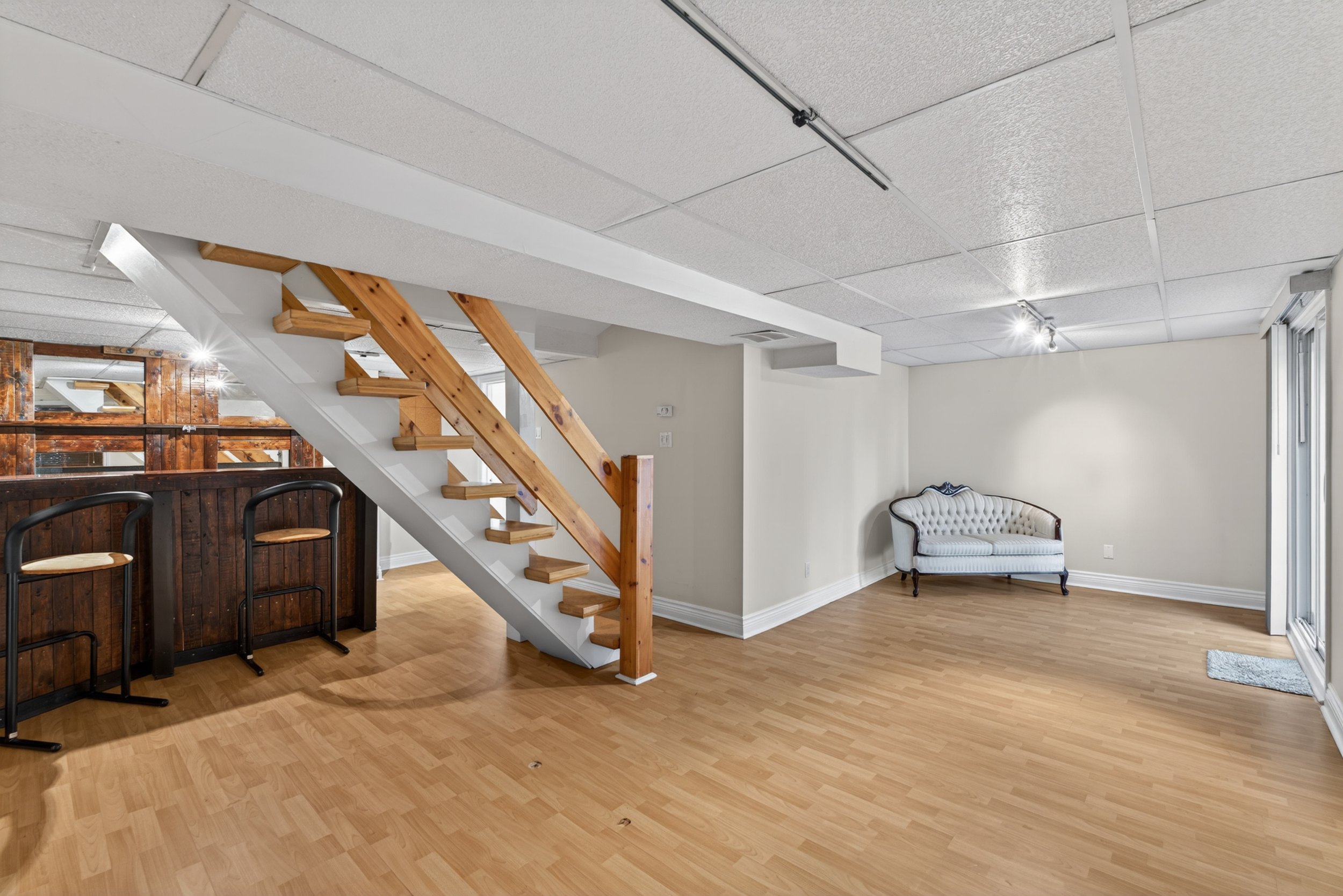 Frameless - 12 Patterson Cres - 046.jpg