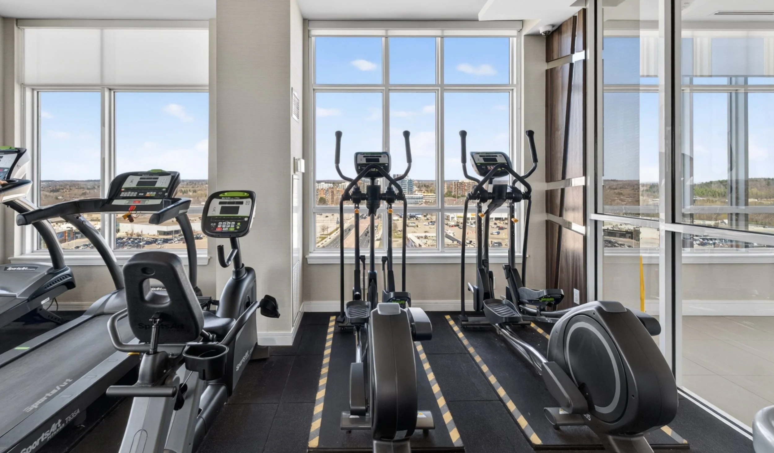 Frameless - 9199 Yonge St Unit 102SE - 044.jpg