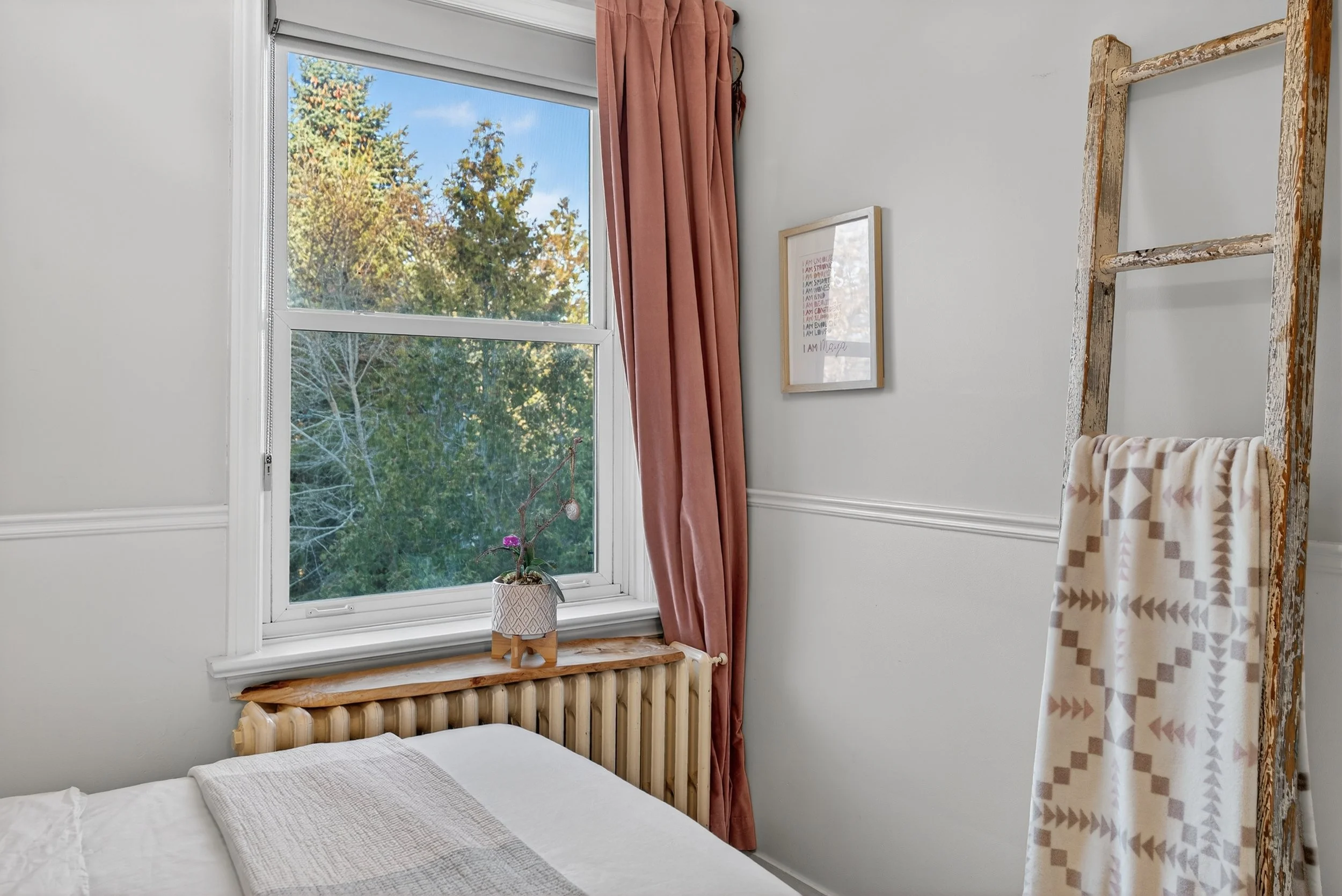 Frameless - 505 Sutherland -030.jpg