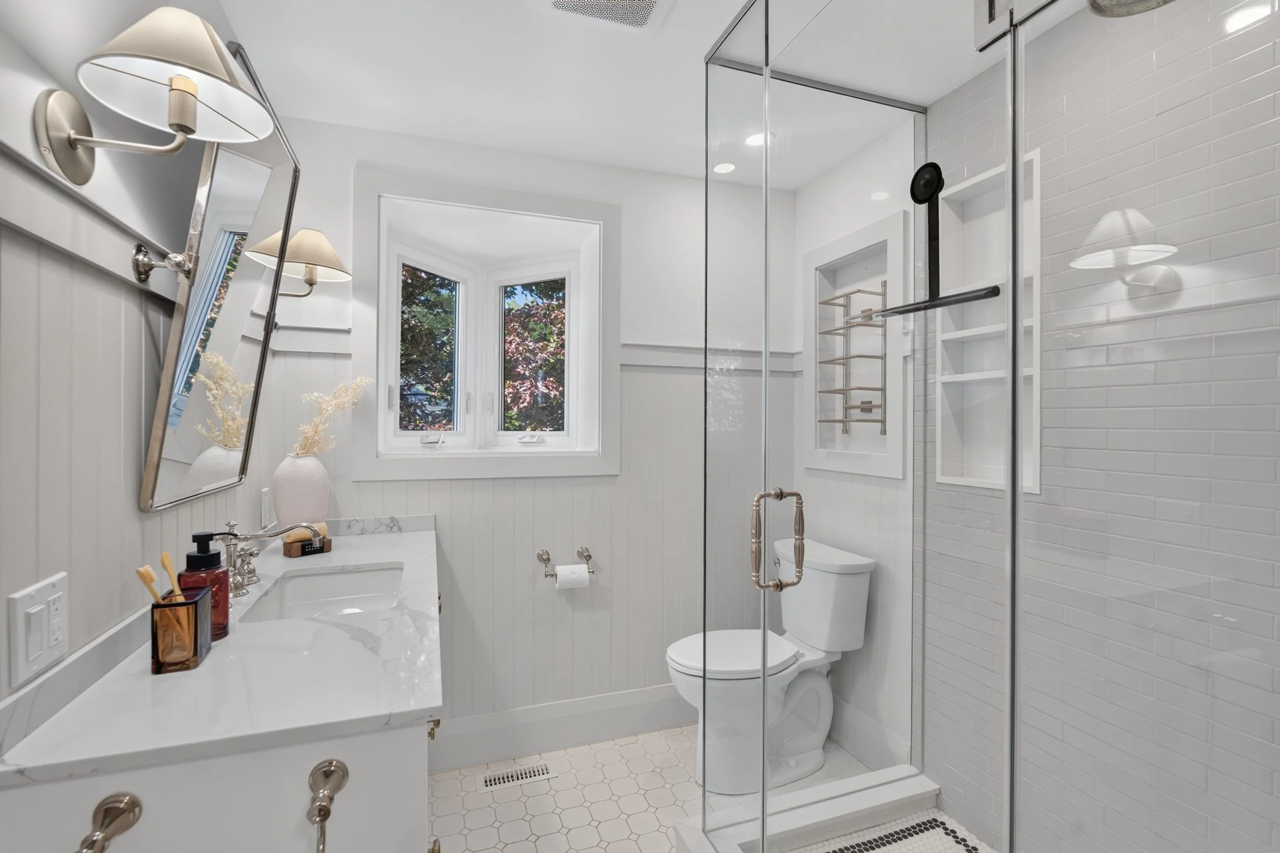 Frameless - 521 Sutherland - 045.jpg