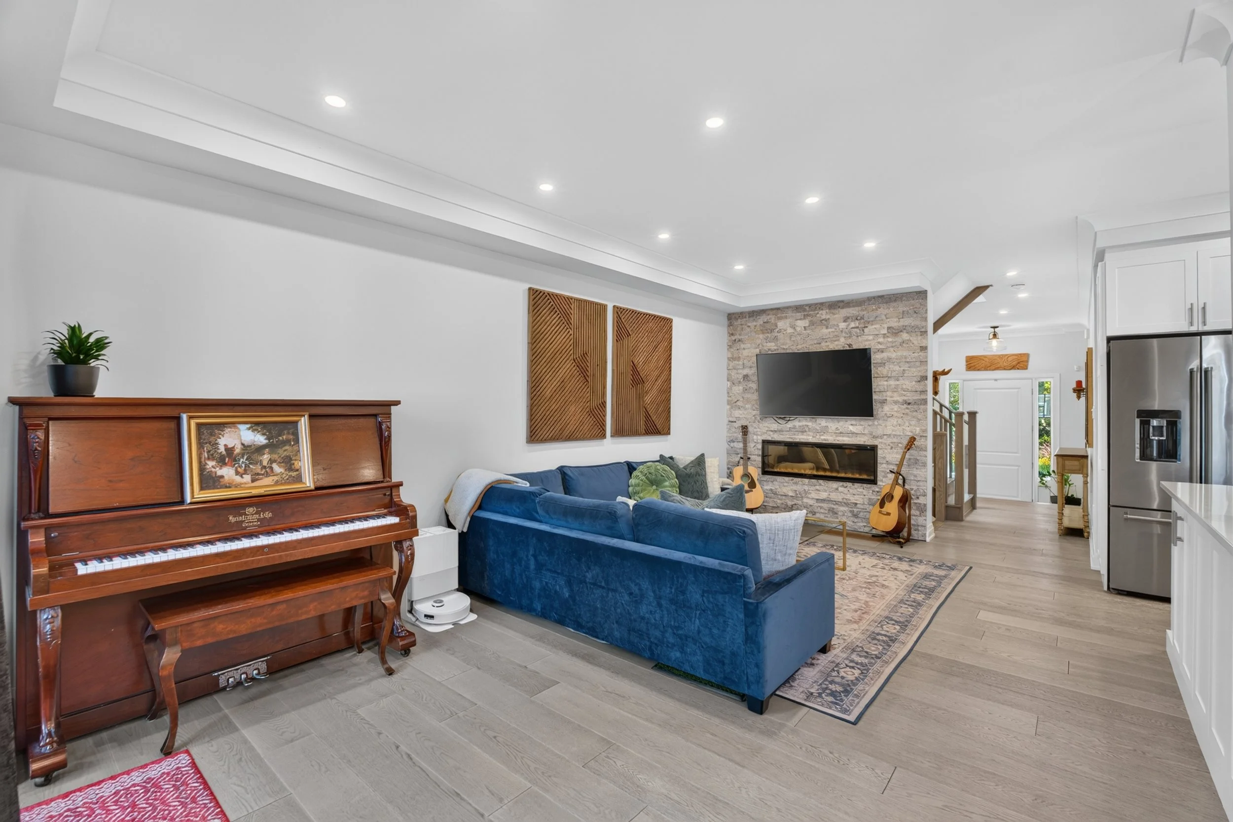 Frameless - 40 Lowther Ave - 030.jpg