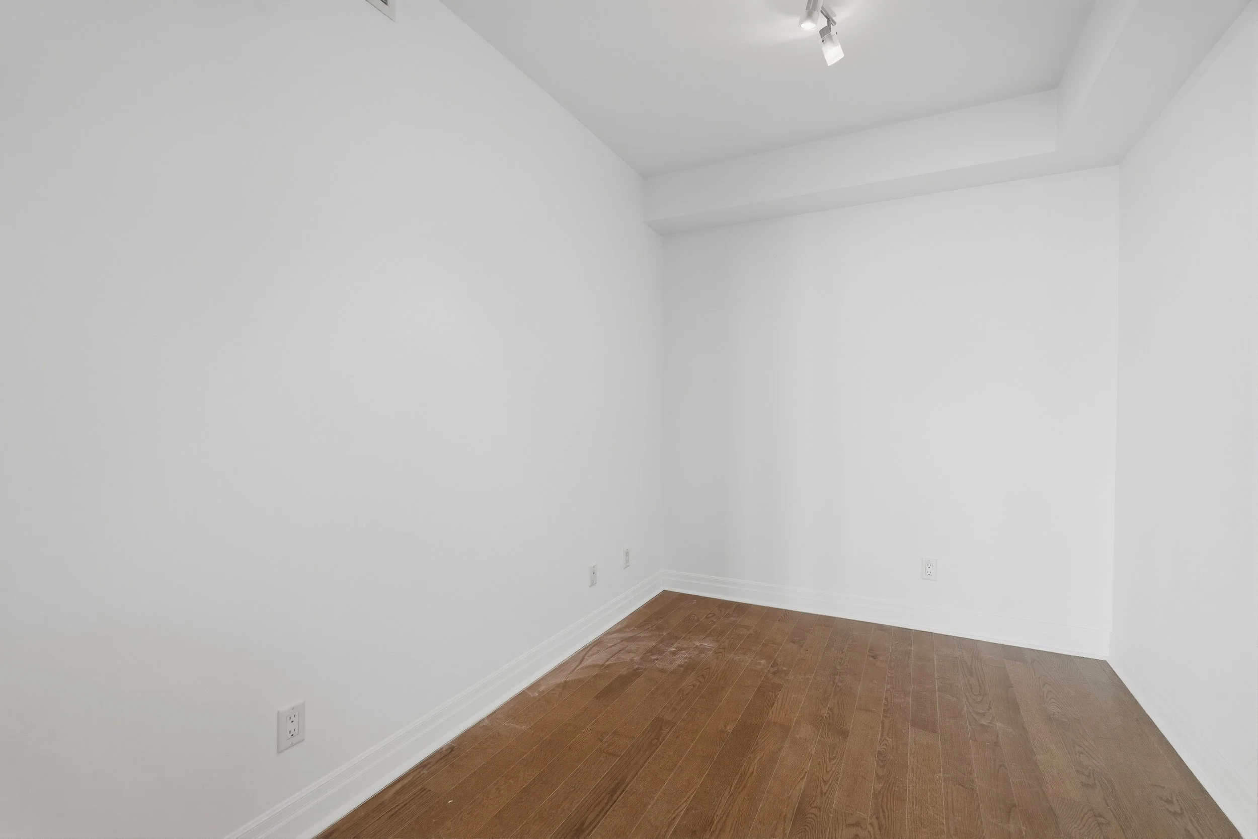 Frameless - 808 2119 Lake Shore Blvd - 037.JPG