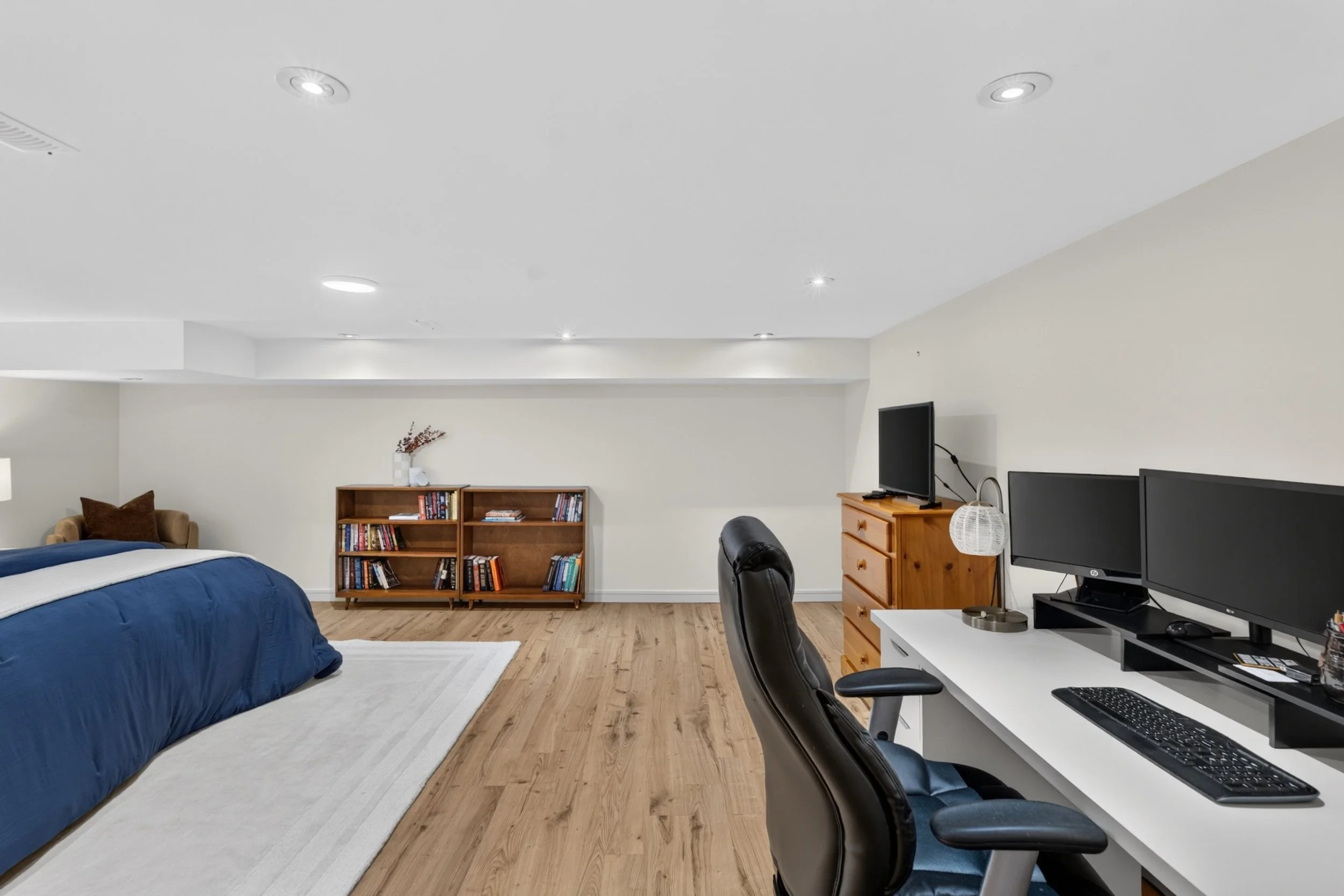 Frameless - 521 Sutherland - 053.jpg